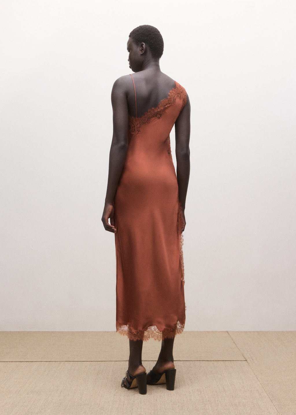 Asymmetrical satin lace dress - image 3