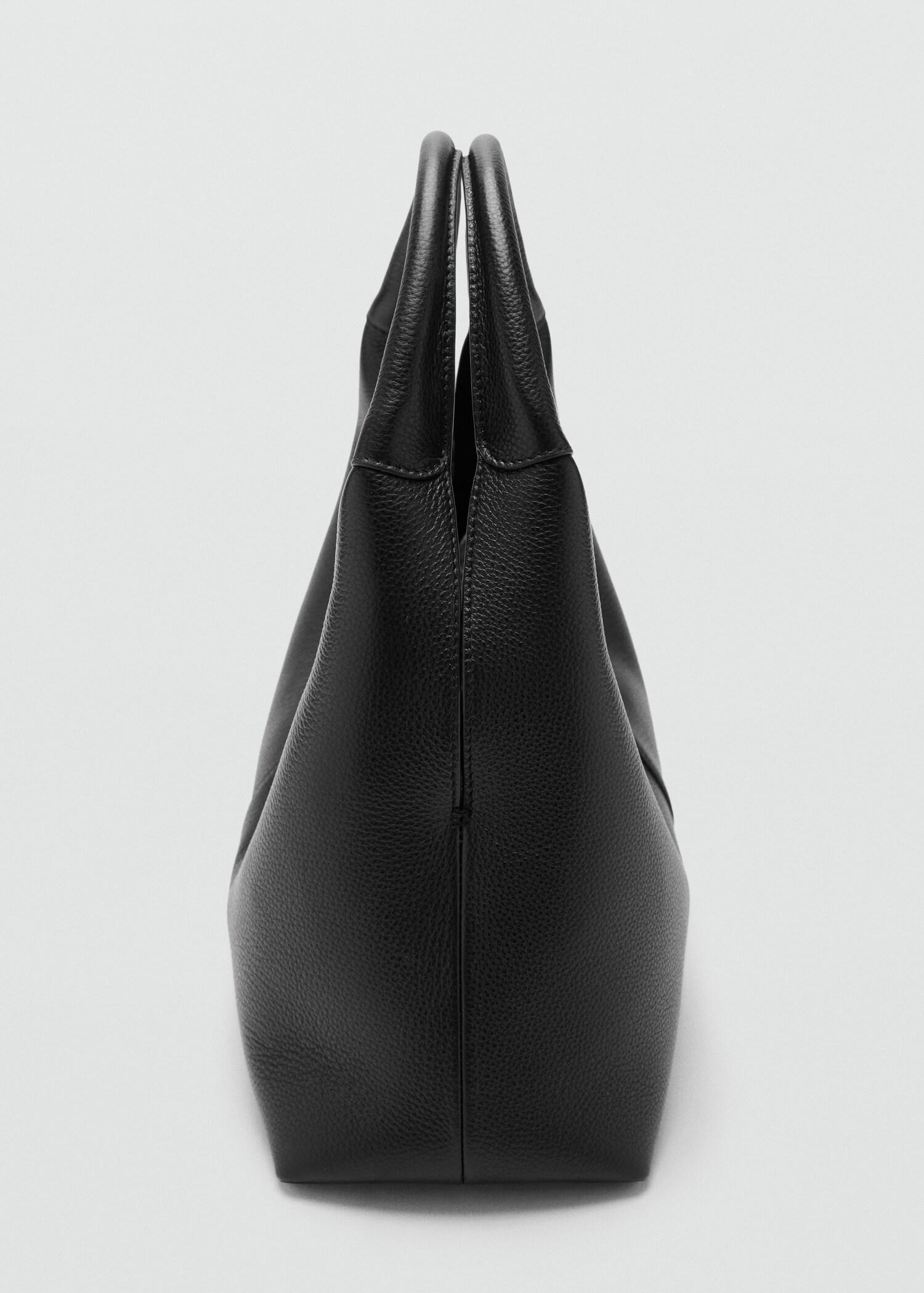Stitched leather shoulder bag - Details of the article 1