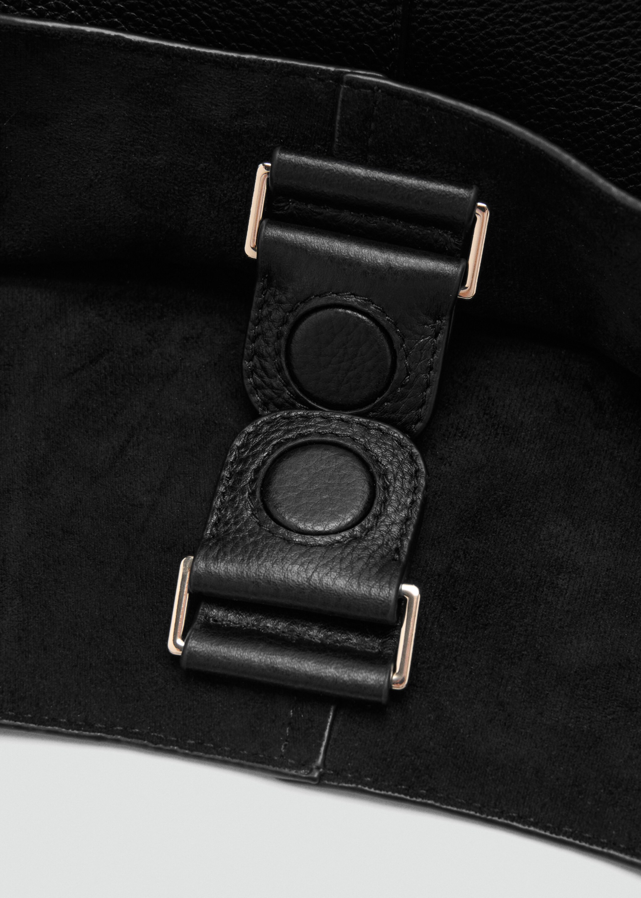 Stitched leather shoulder bag - Details of the article 2, Black. Ref: 27014790-00.