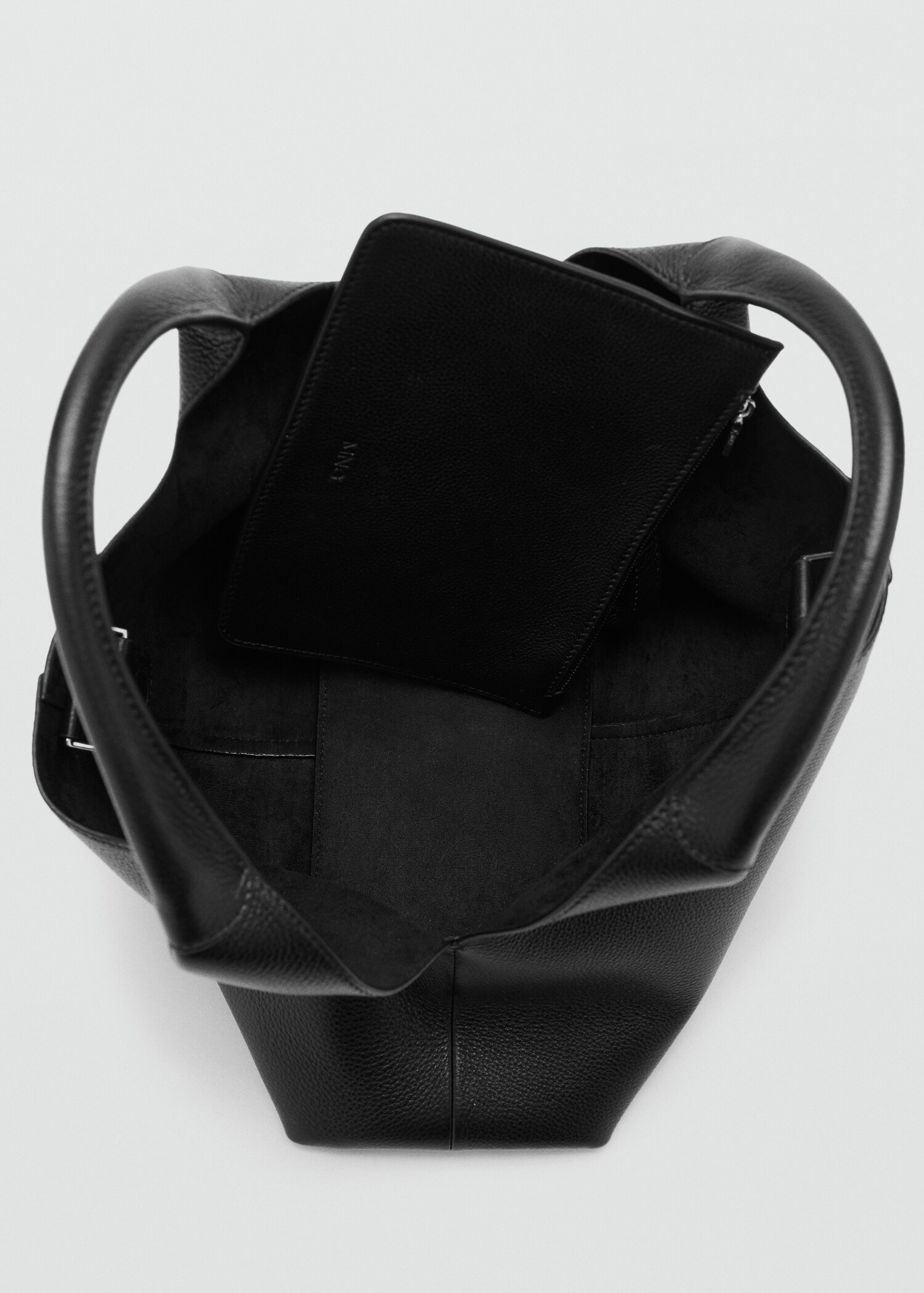 Stitched leather shoulder bag - Details of the article 3