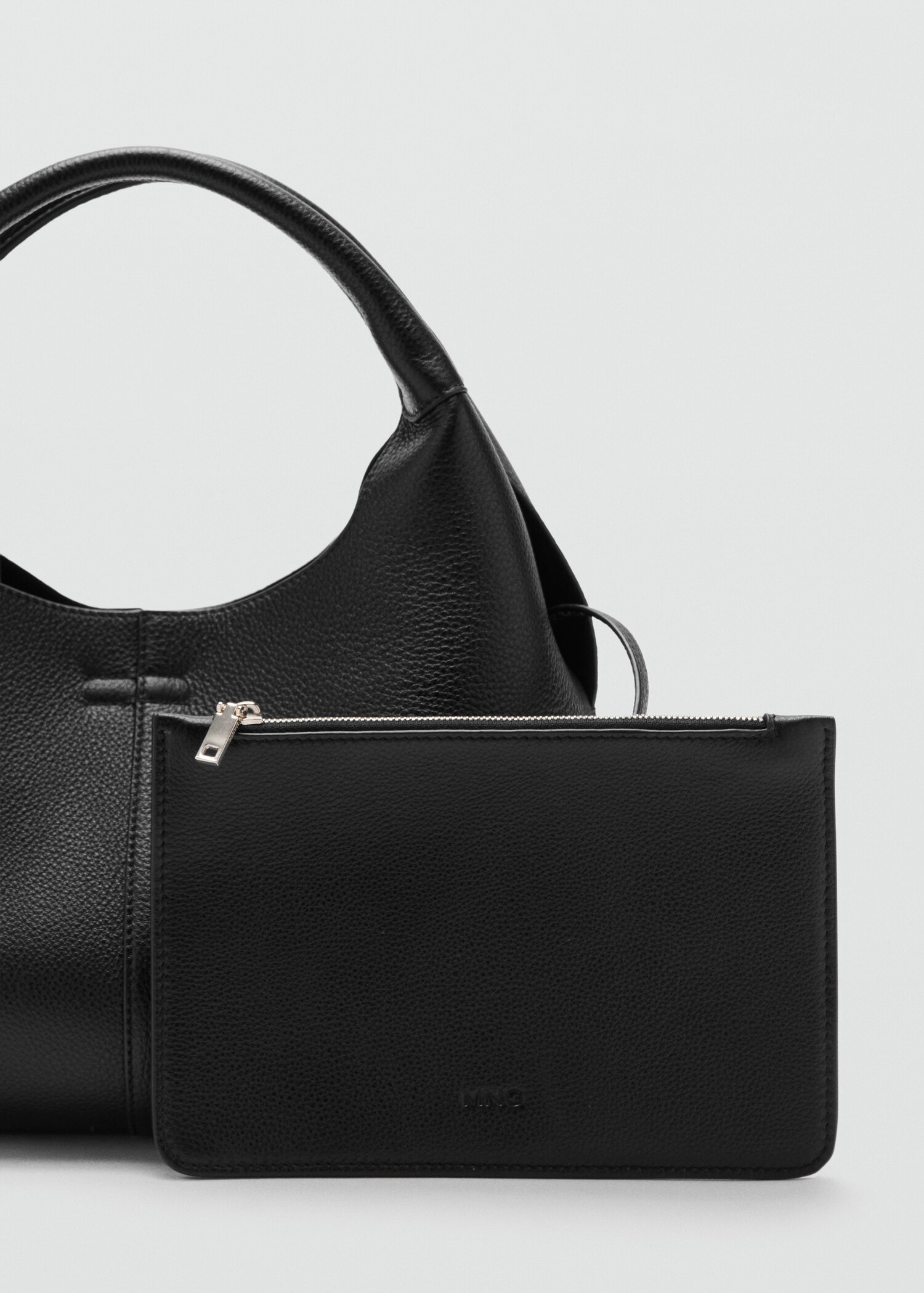 Stitched leather shoulder bag - Details of the article 4
