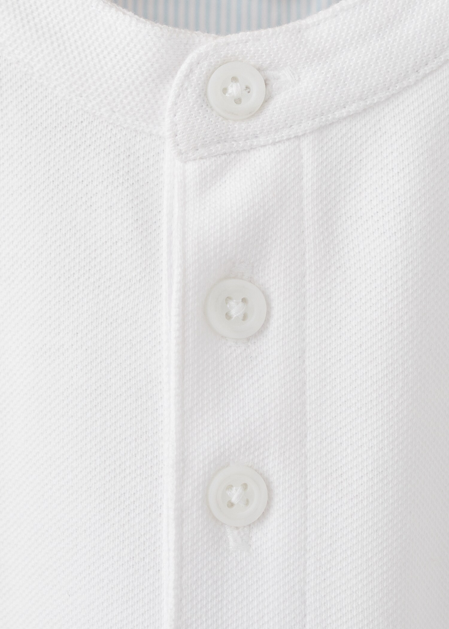 Polo de algodão com detalhe bordado - Pormenor do artigo 8