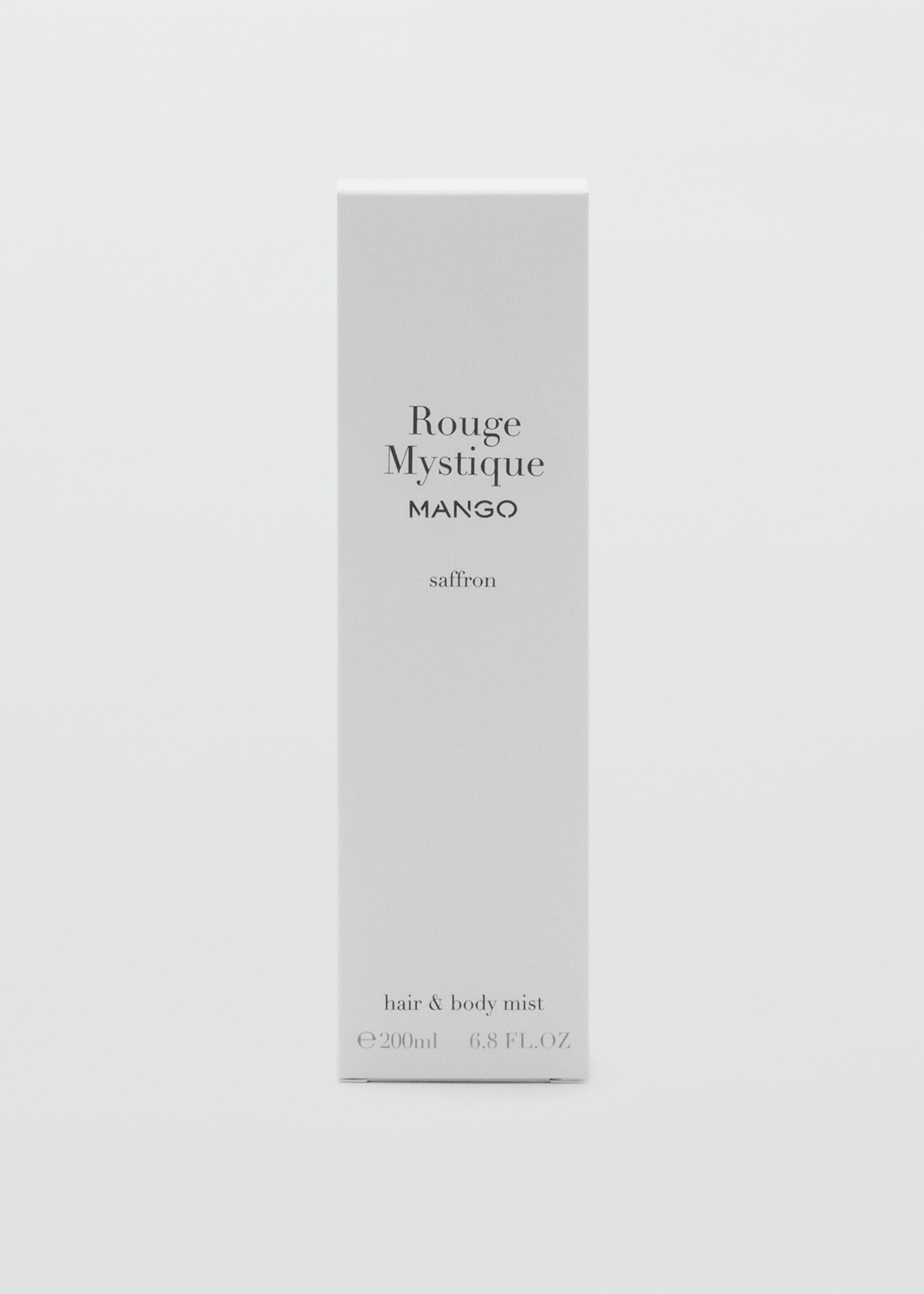 With its geometric pattern, it adds a modern and elegant look to your sofa, bed or chair. Combine the cushion with the blanket from the same collection for harmony - Medium plane, Mink Grey. Ref: 27015158-00.