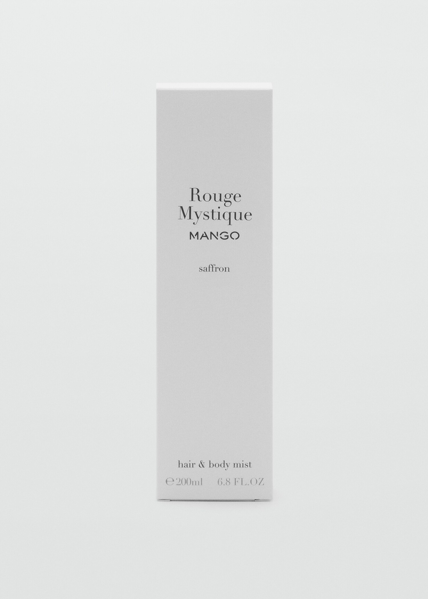 With its geometric pattern, it adds a modern and elegant look to your sofa, bed or chair. Combine the cushion with the blanket from the same collection for harmony - Medium plane