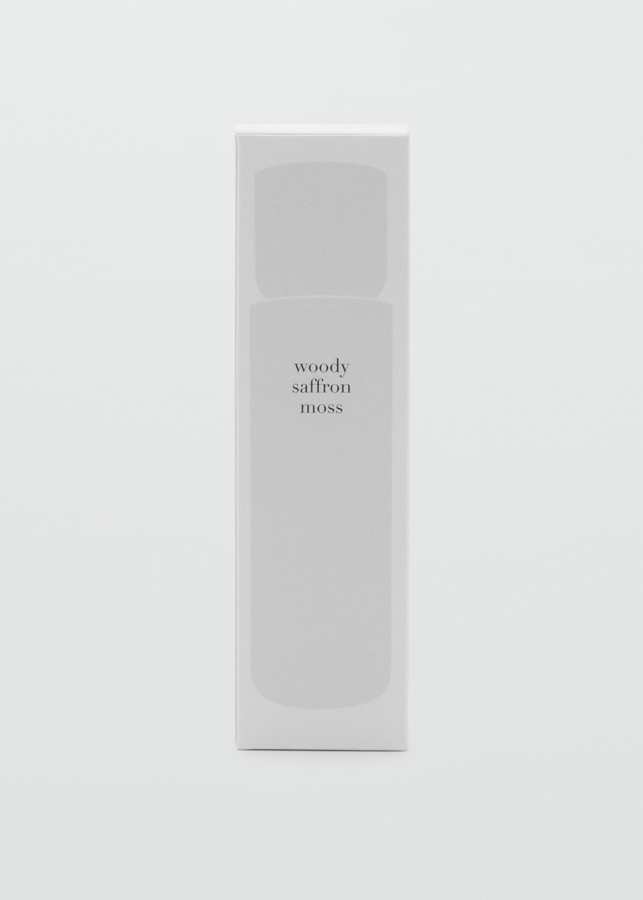 With its geometric pattern, it adds a modern and elegant look to your sofa, bed or chair. Combine the cushion with the blanket from the same collection for harmony - Details of the article 2, Mink Grey. Ref: 27015158-00.