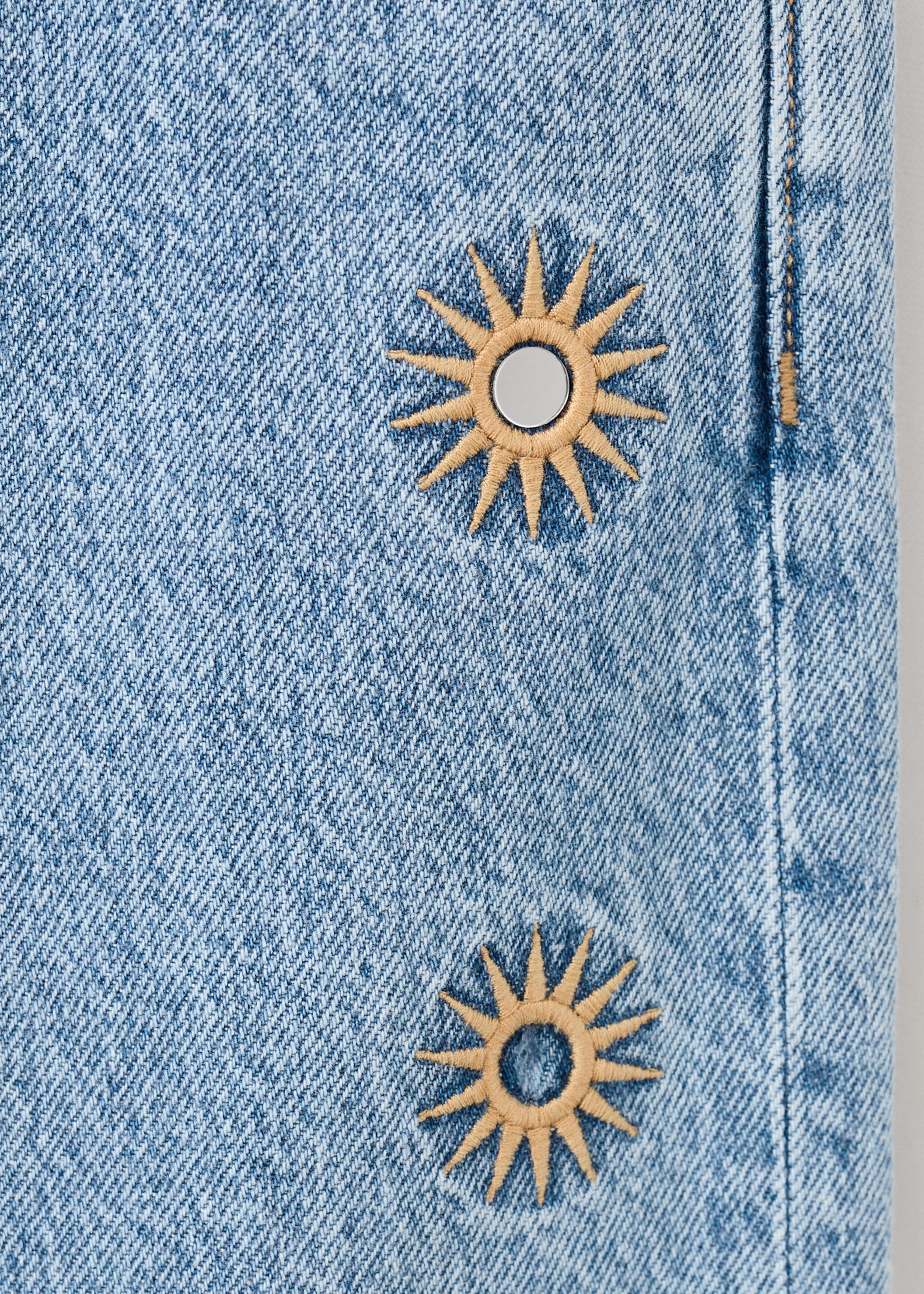 Прямые джинсы с вышивкой - Деталь изделия 0, Синий средний. Ref: 27015163-00.