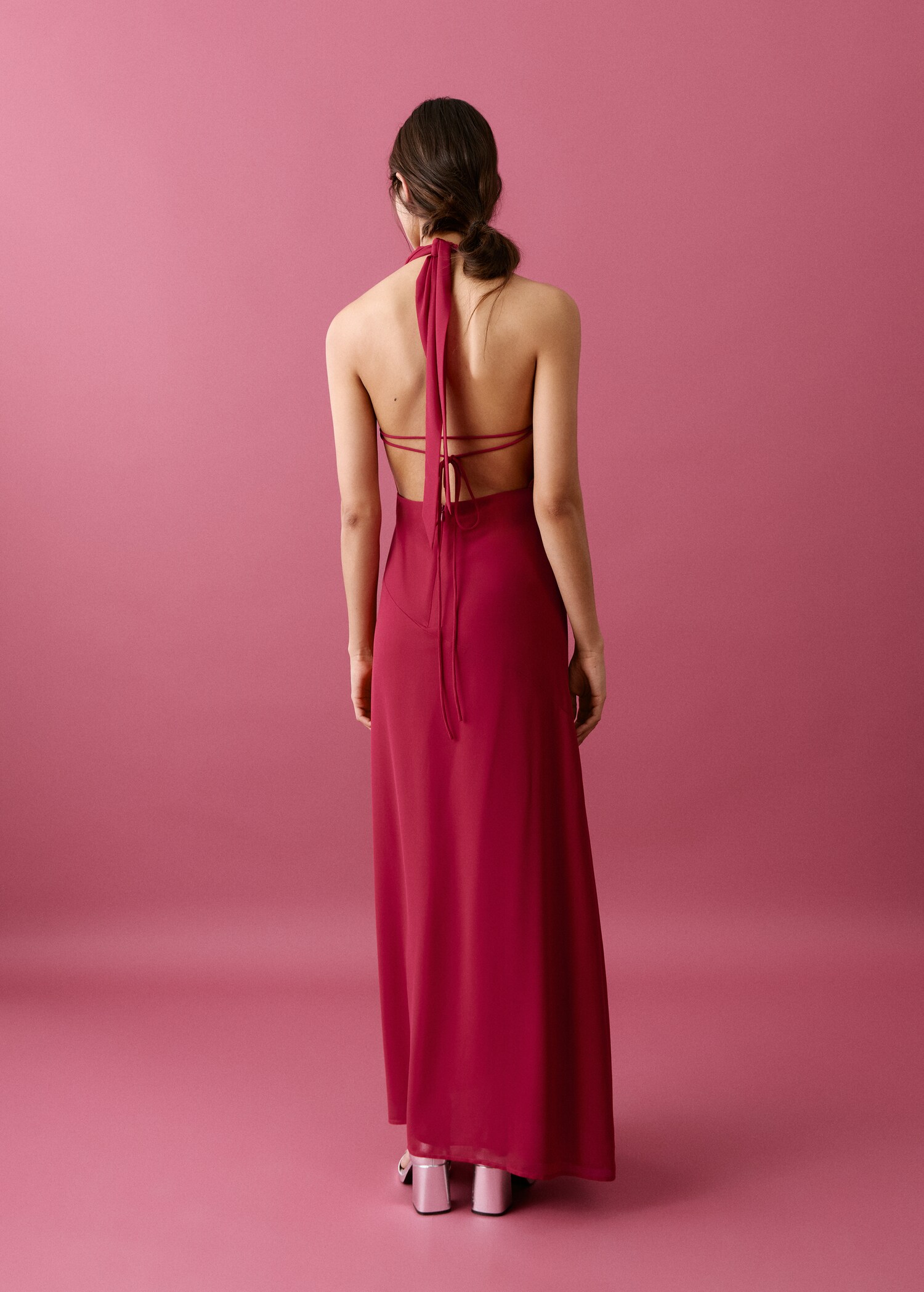 Rückenfreies Neckholder-Kleid - Rückseite des Artikels