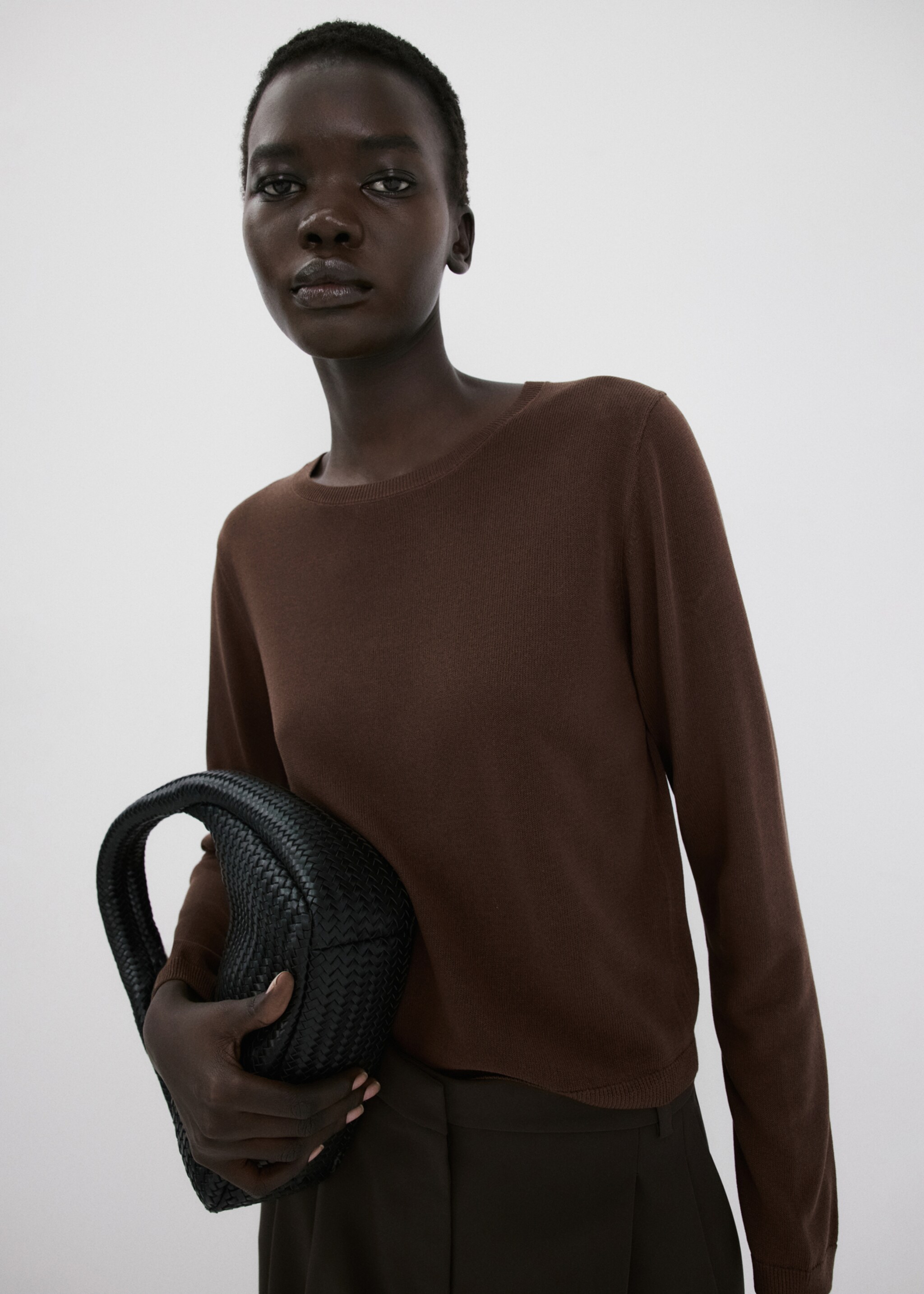 Long-sleeve knitted sweater - Medium plane, Chocolate. Ref: 27015822-00.