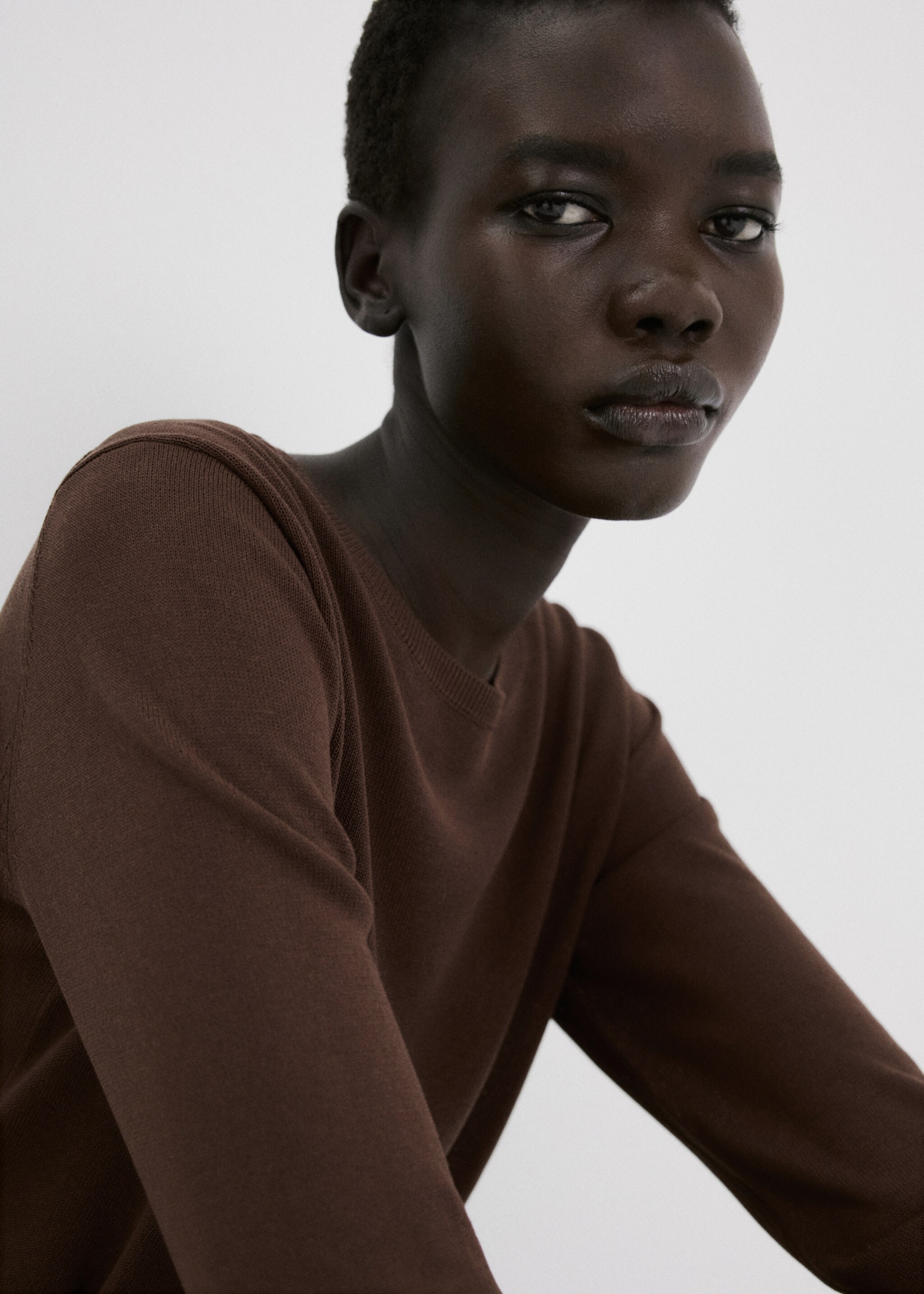 Long-sleeve knitted sweater - Details of the article 1, Chocolate. Ref: 27015822-00.