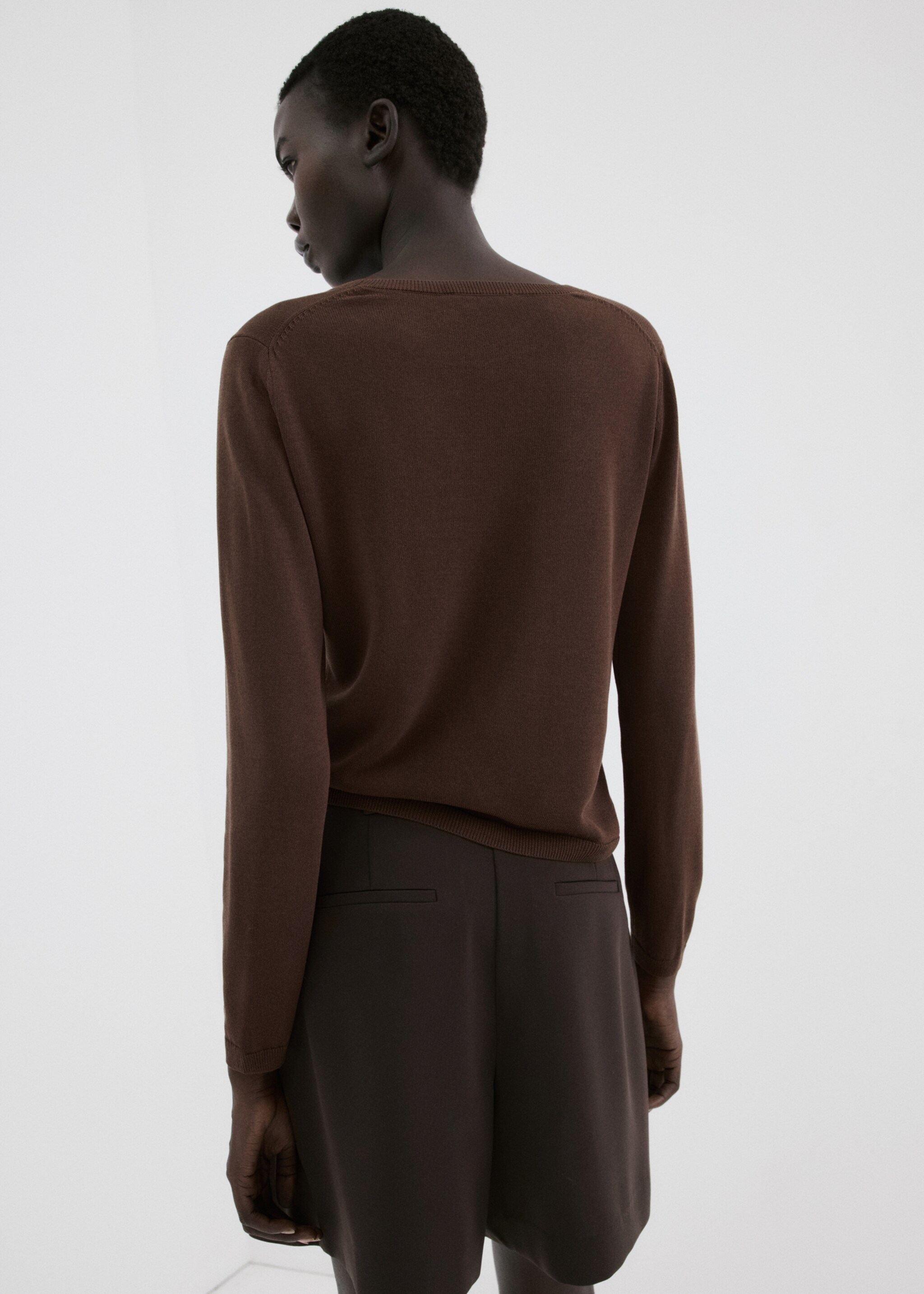 Long-sleeve knitted sweater - Reverse of the article, Chocolate. Ref: 27015822-00.