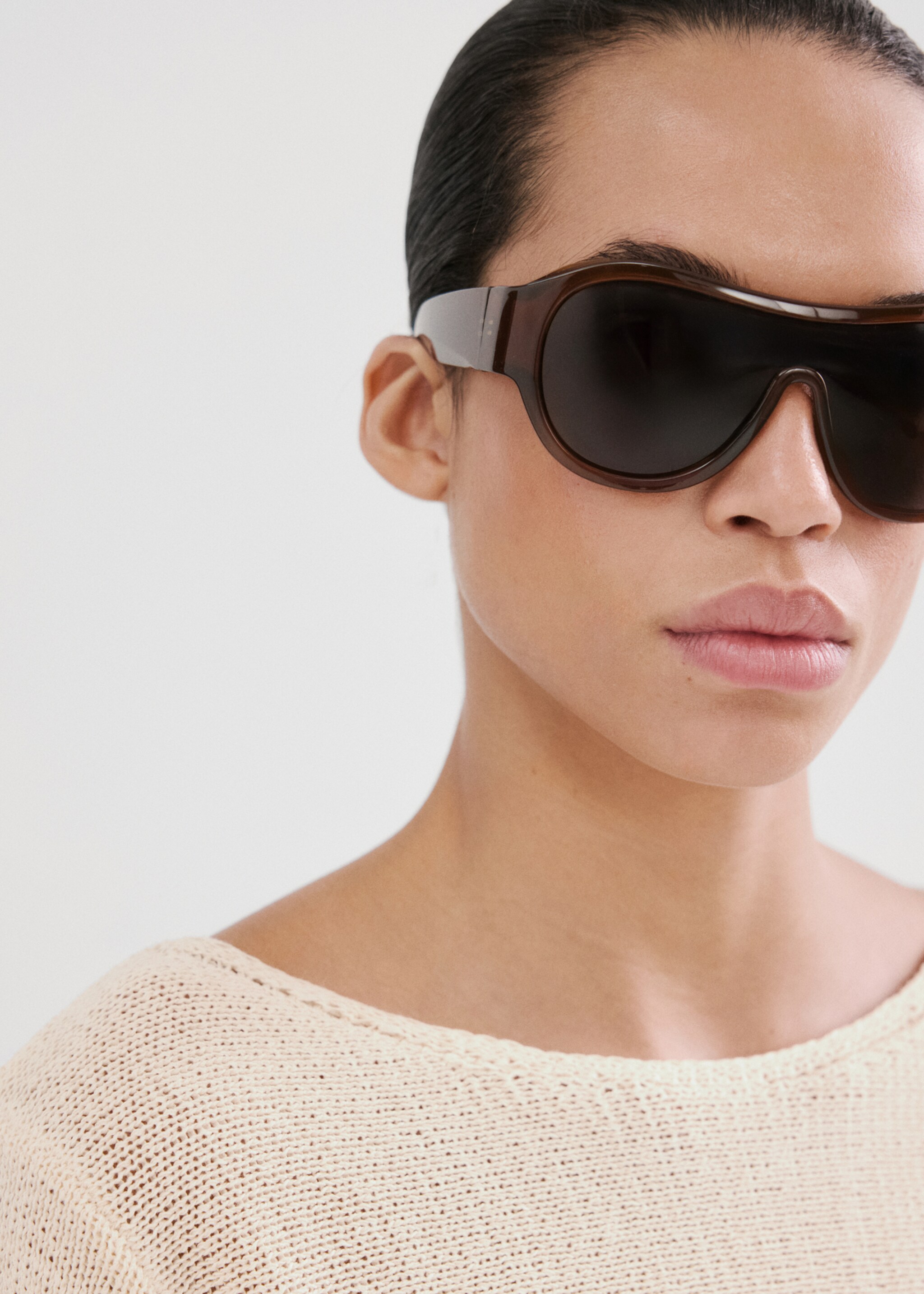 Lurex knitted sweater - Details of the article 1, Sand. Ref: 27015824-00.