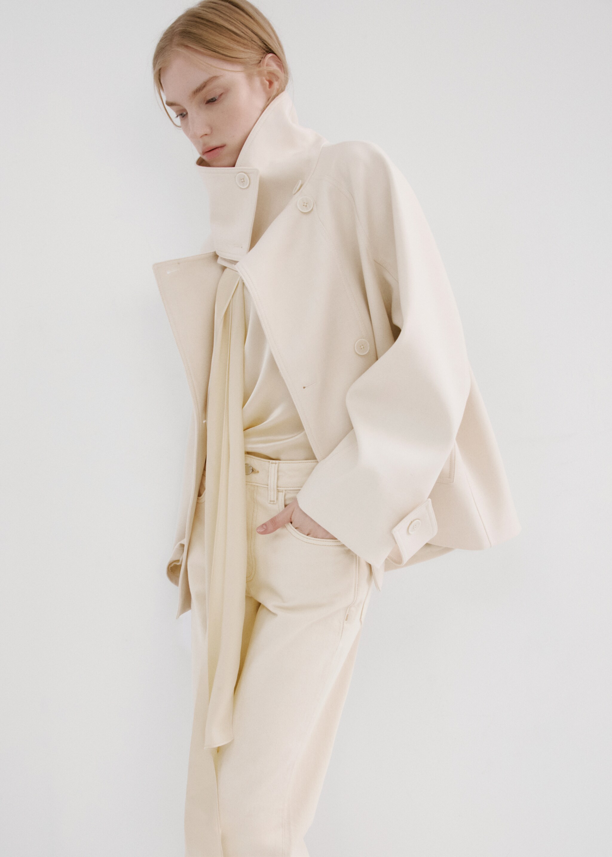 Jean flare taille mi-haute - Plan moyen, Écru. Ref: 27015826-00.