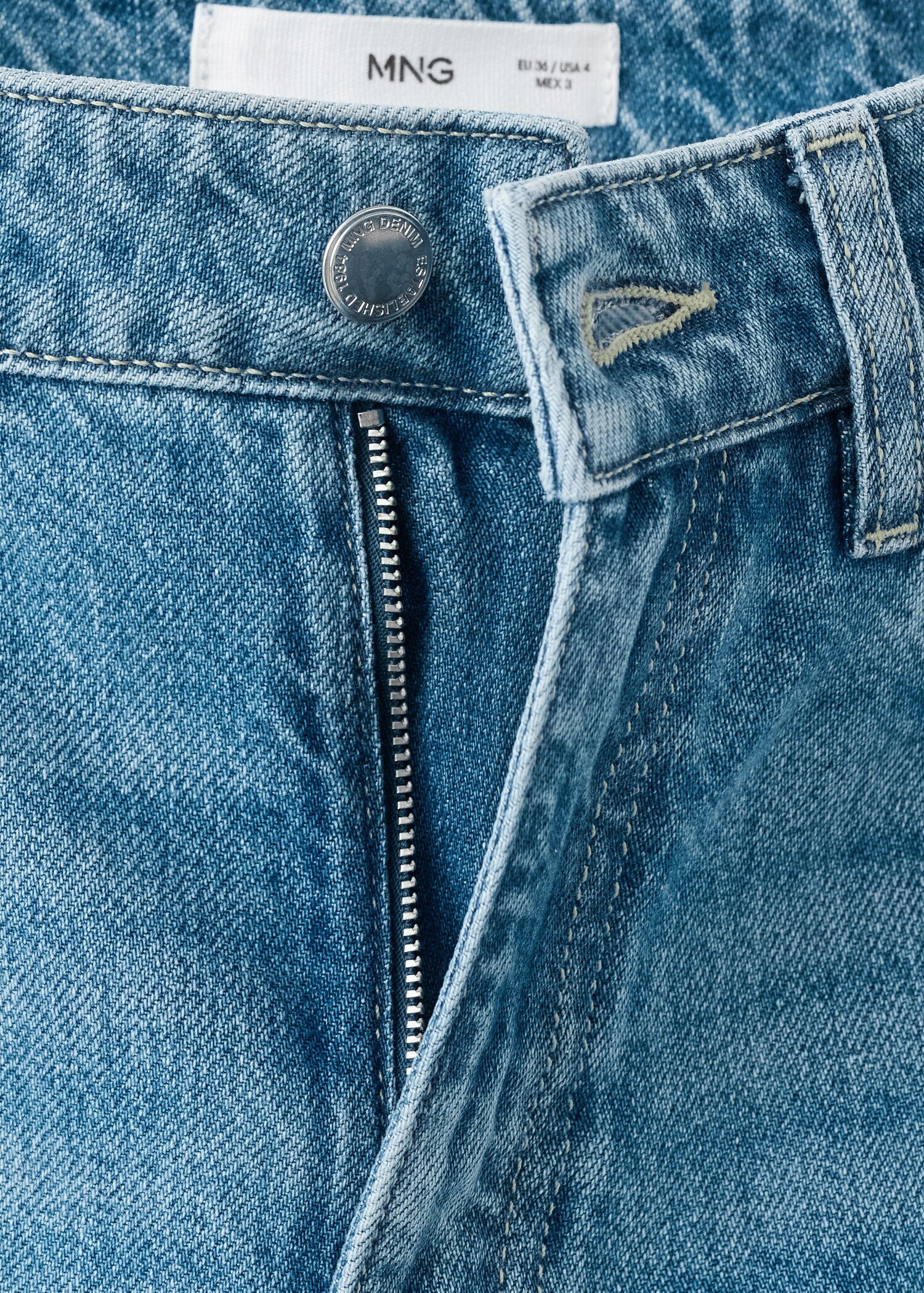 Mid-rise flared jeans - Details of the article 0