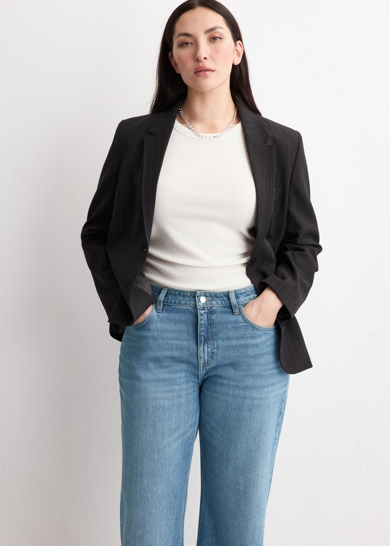 Mid-rise flared jeans - Details of the article 5