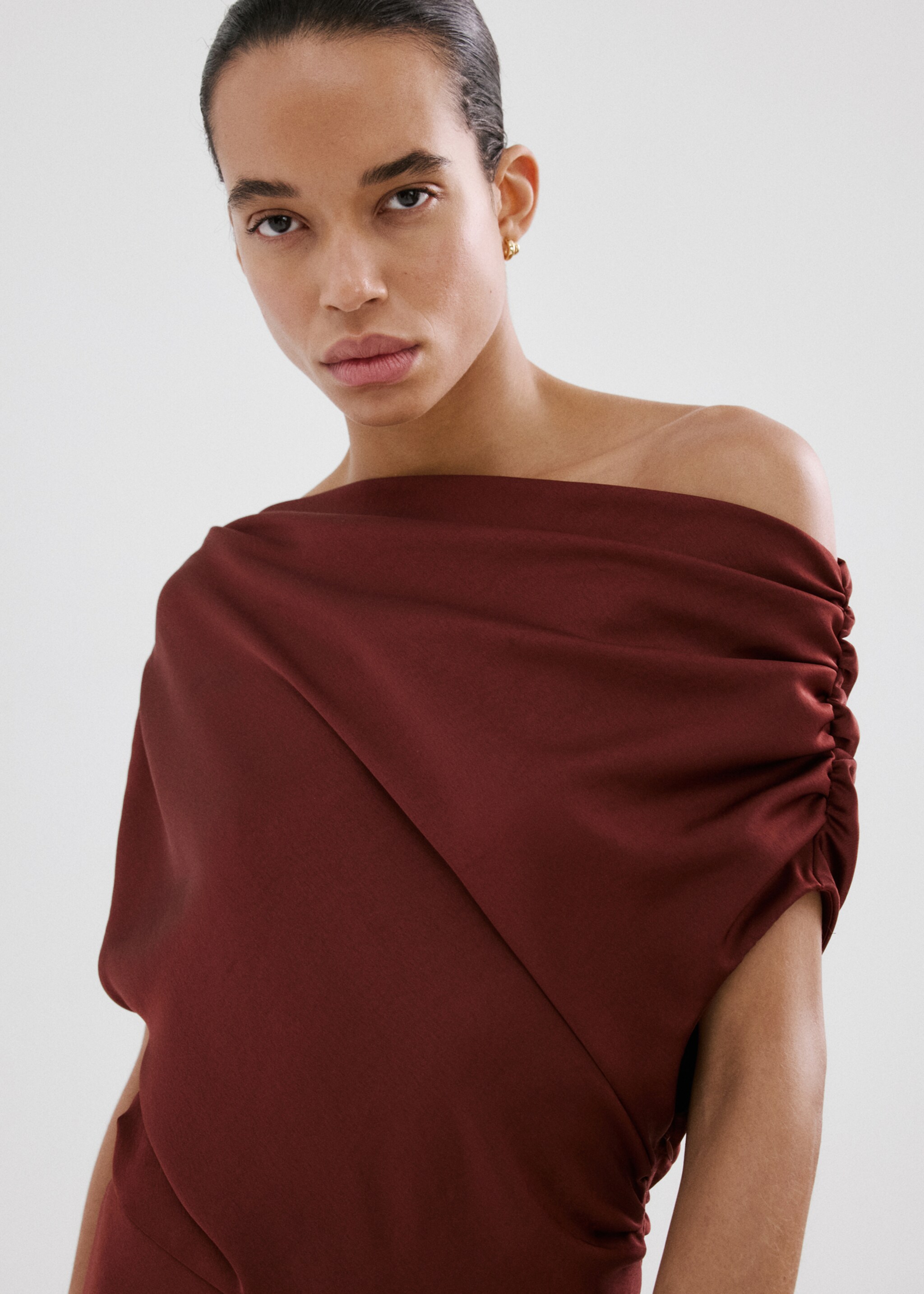 Asymmetrical flared dress - Details of the article 1, Burgundy. Ref: 27015828-00.