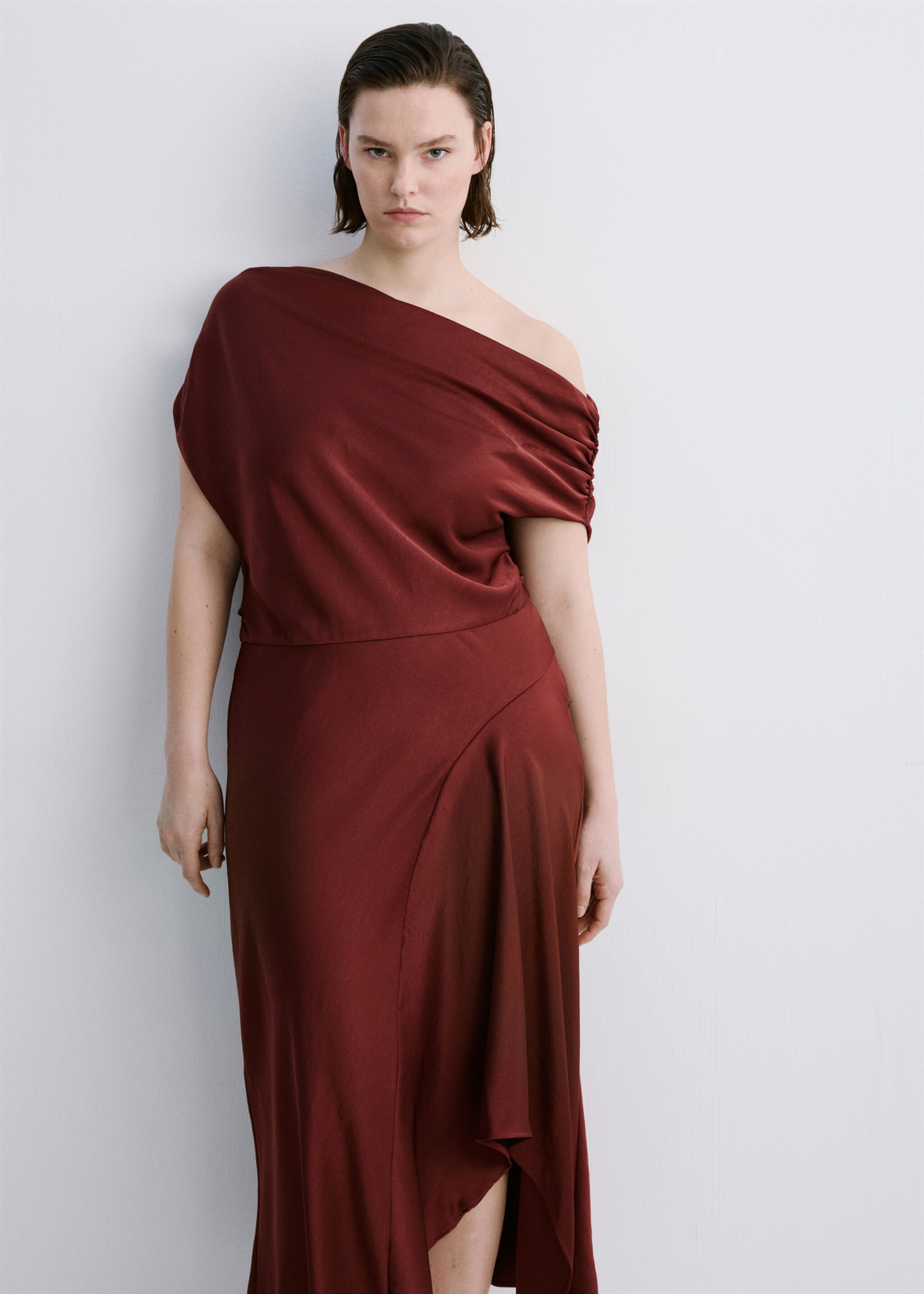 Asymmetrical flared dress - Details of the article 5, Burgundy. Ref: 27015828-00.