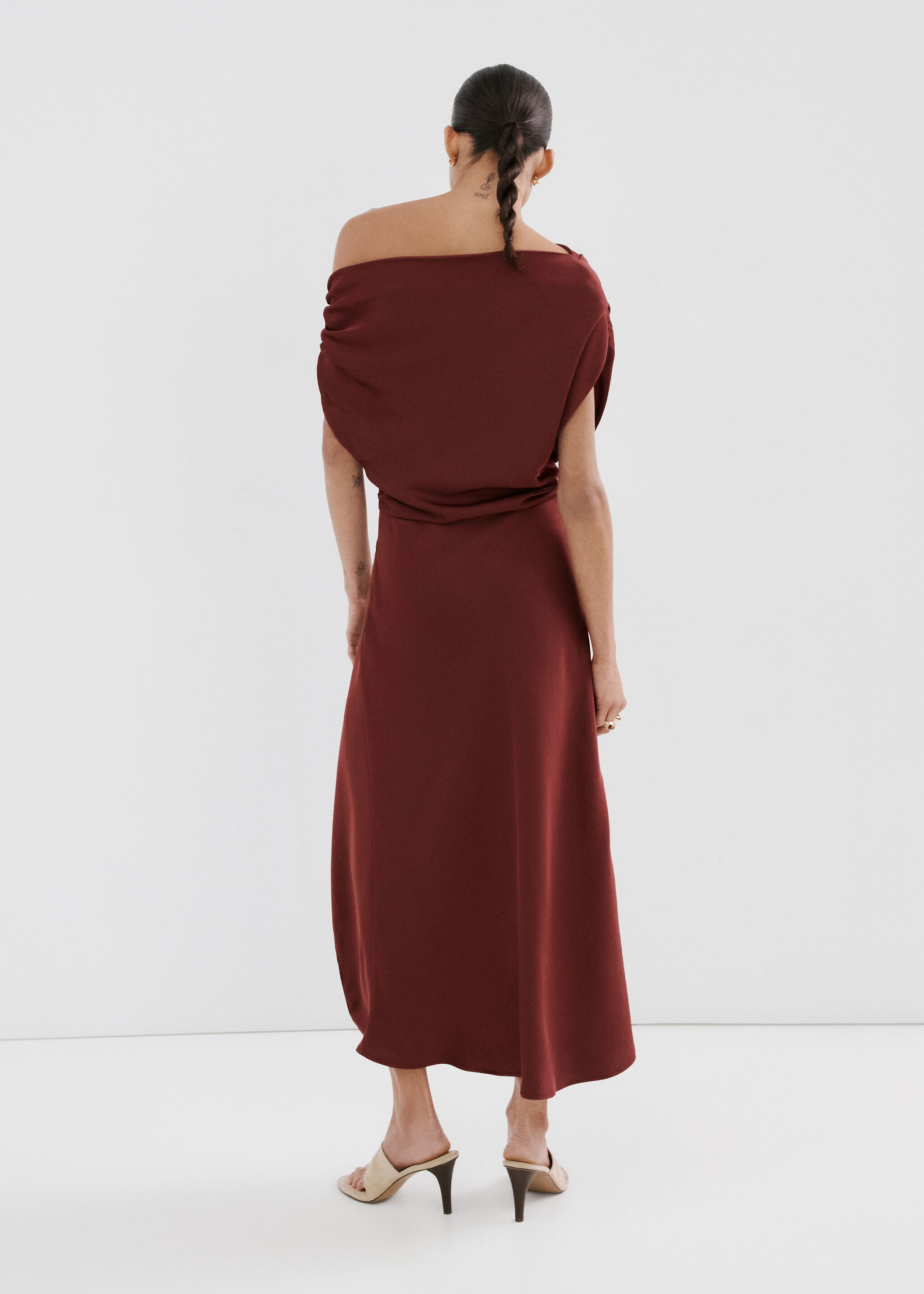 Asymmetrical flared dress - Reverse of the article, Burgundy. Ref: 27015828-00.