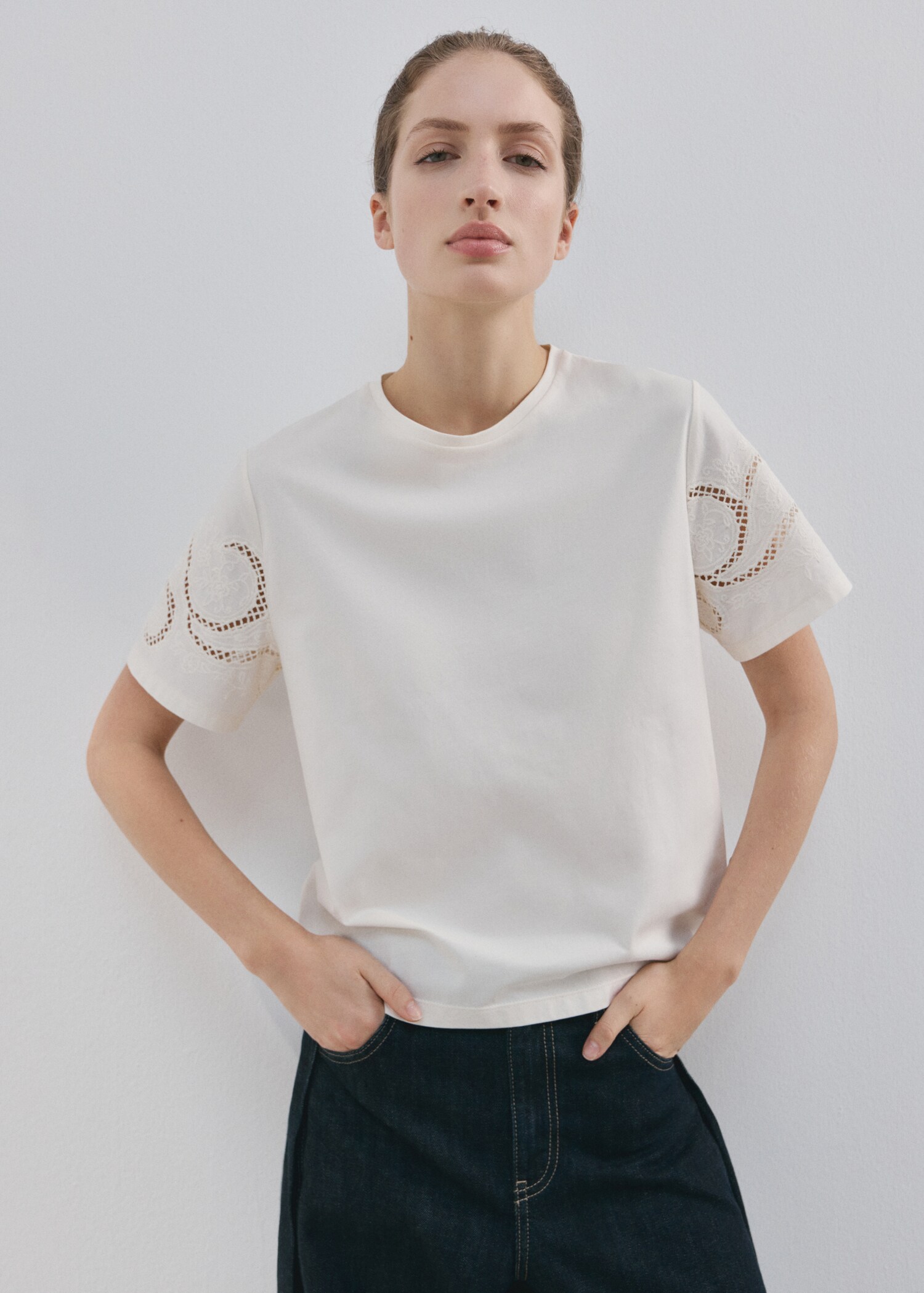 Embroidered cutwork cotton T-shirt - Medium plane