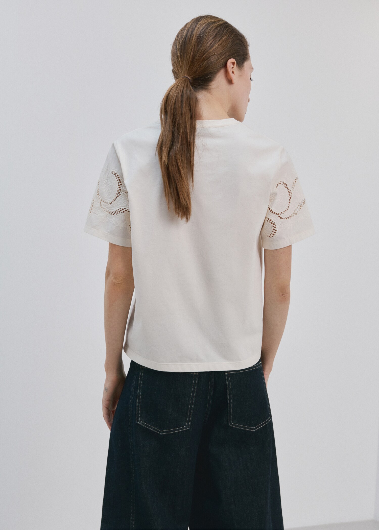 Embroidered cutwork cotton T-shirt - Reverse of the article