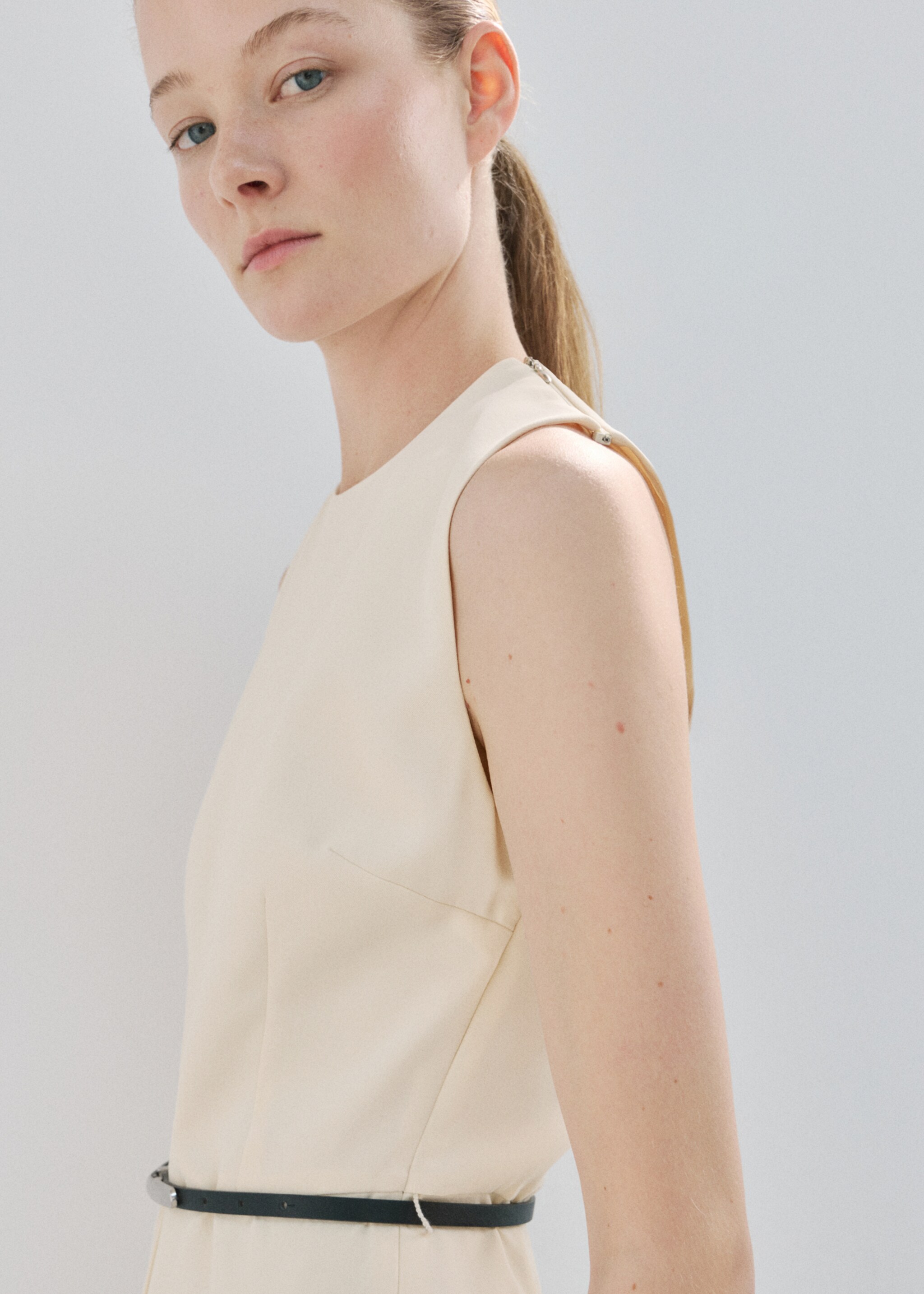 Mono cinturón espalda abierta - Detalle del artículo 2, Vainilla. Ref: 27015836-00.