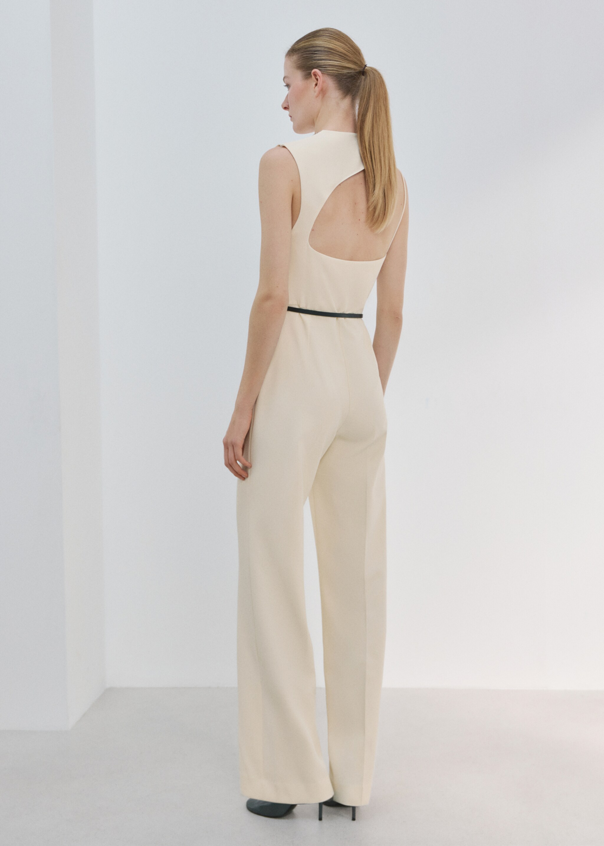 Mono cinturón espalda abierta - Reverso del artículo, Vainilla. Ref: 27015836-00.