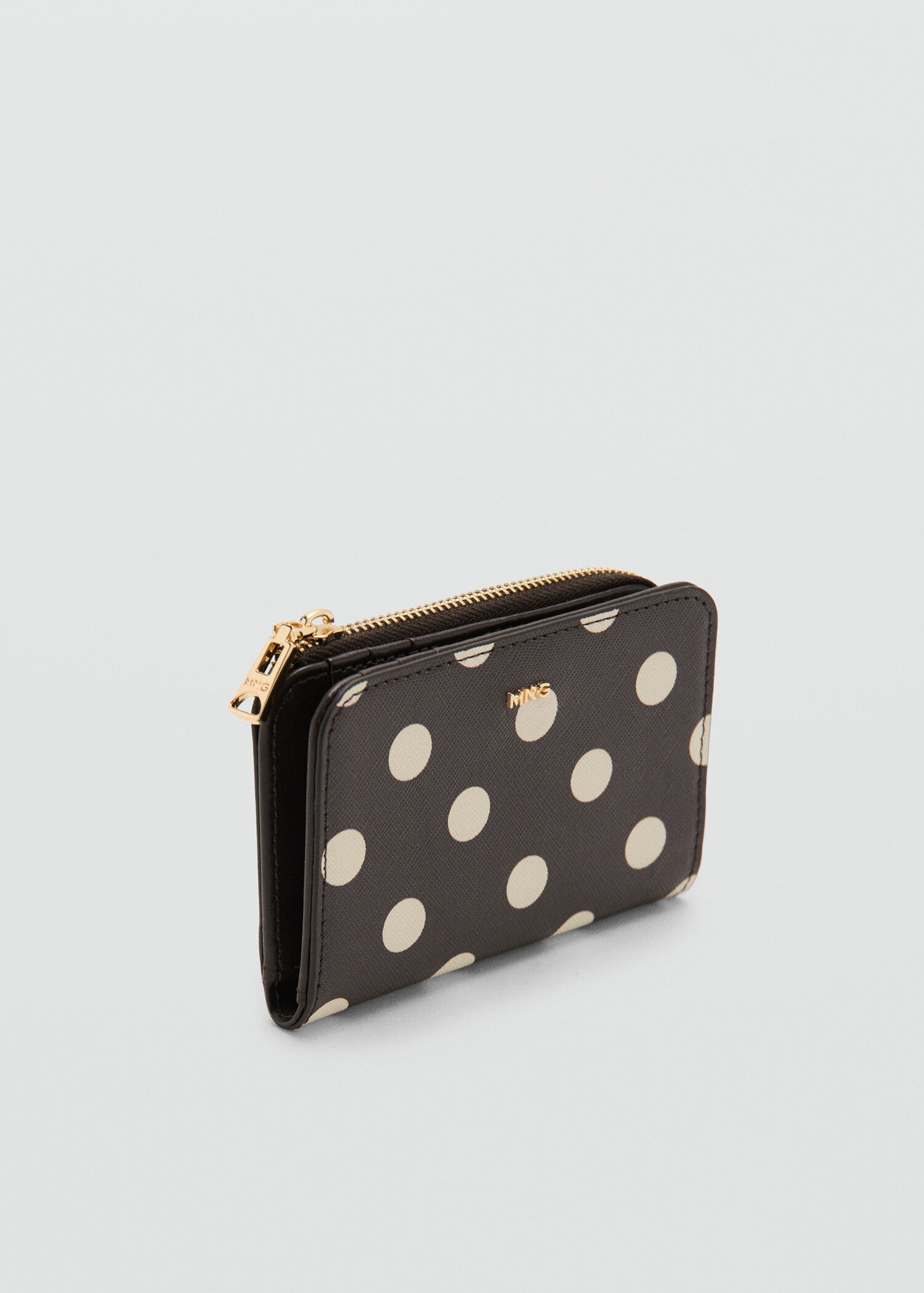 Small polka dot wallet - Средний план