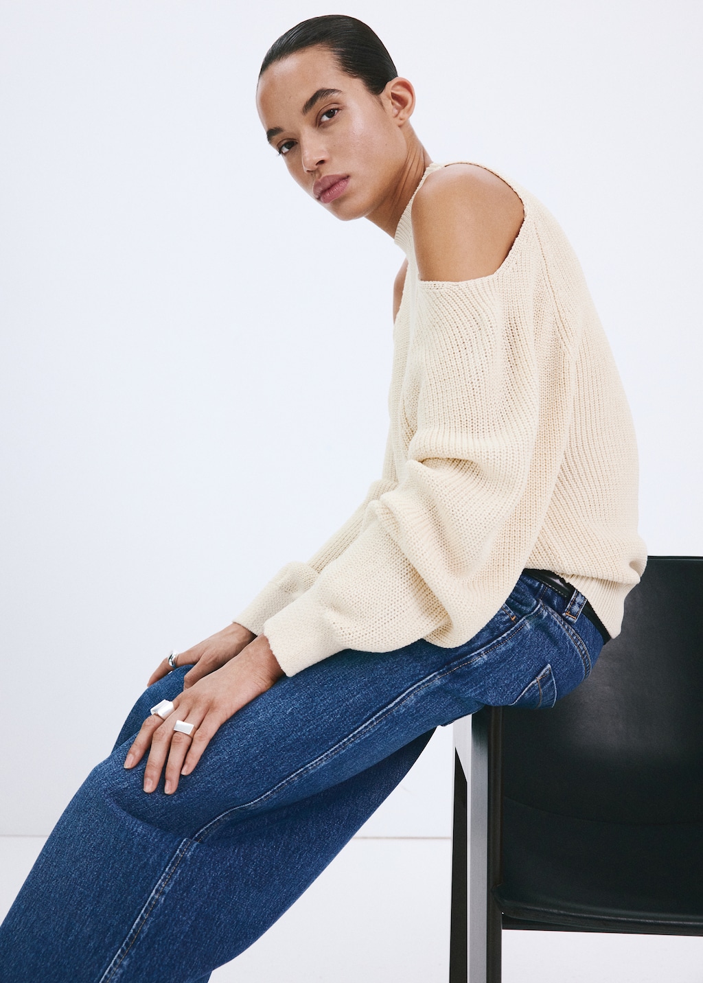 Off-the-shoulder knitted sweater - image 3