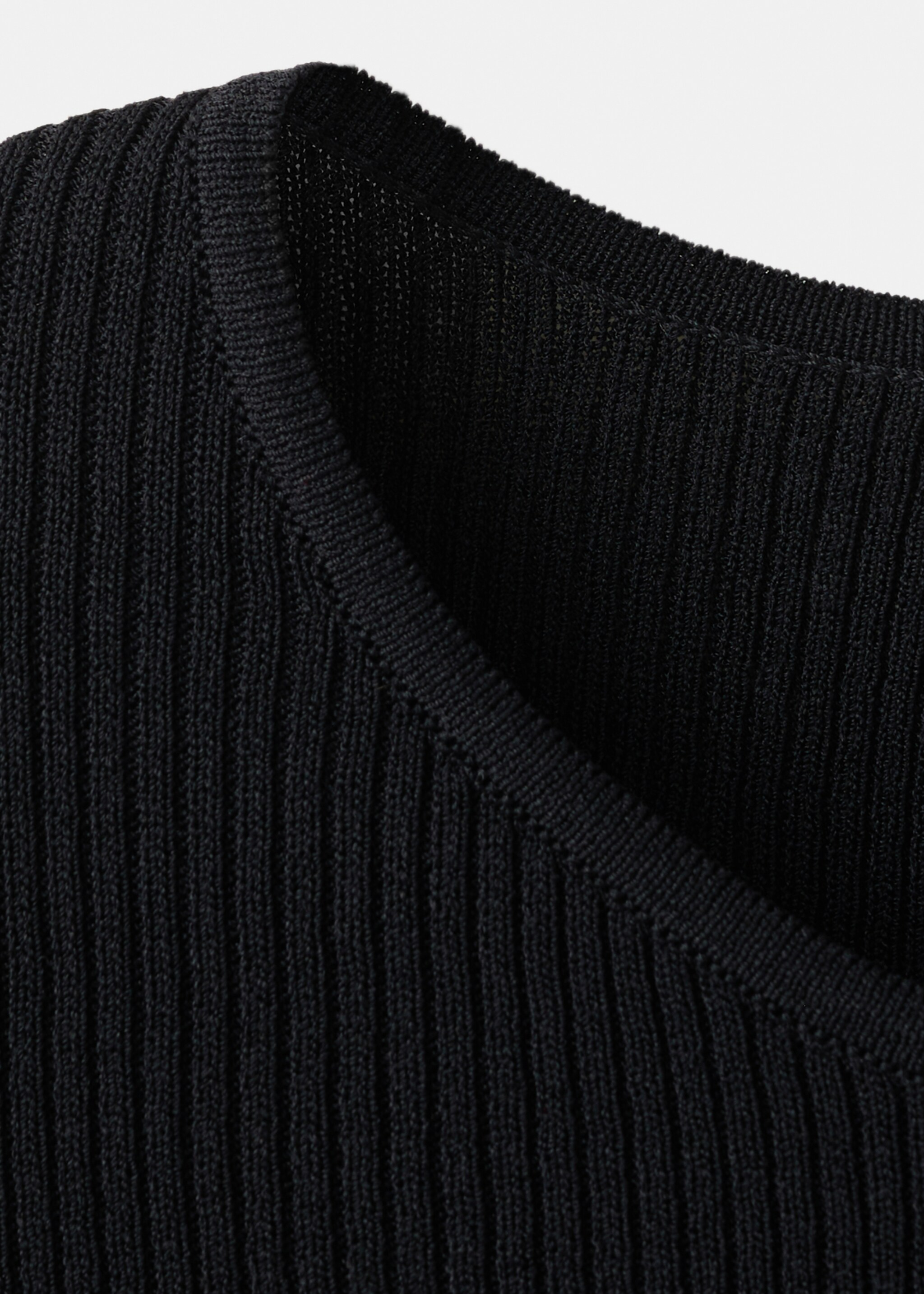 Peplum jumper with contrasting trims - Details of the article 8, Black. Ref: 27015846-00.