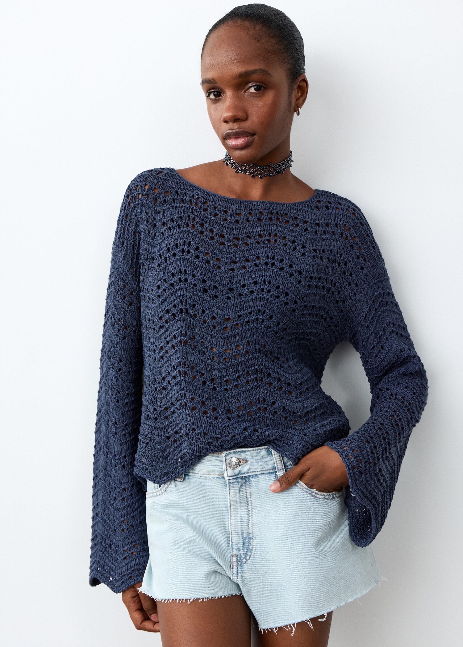 Denim shorts with frayed hem - Medium plane