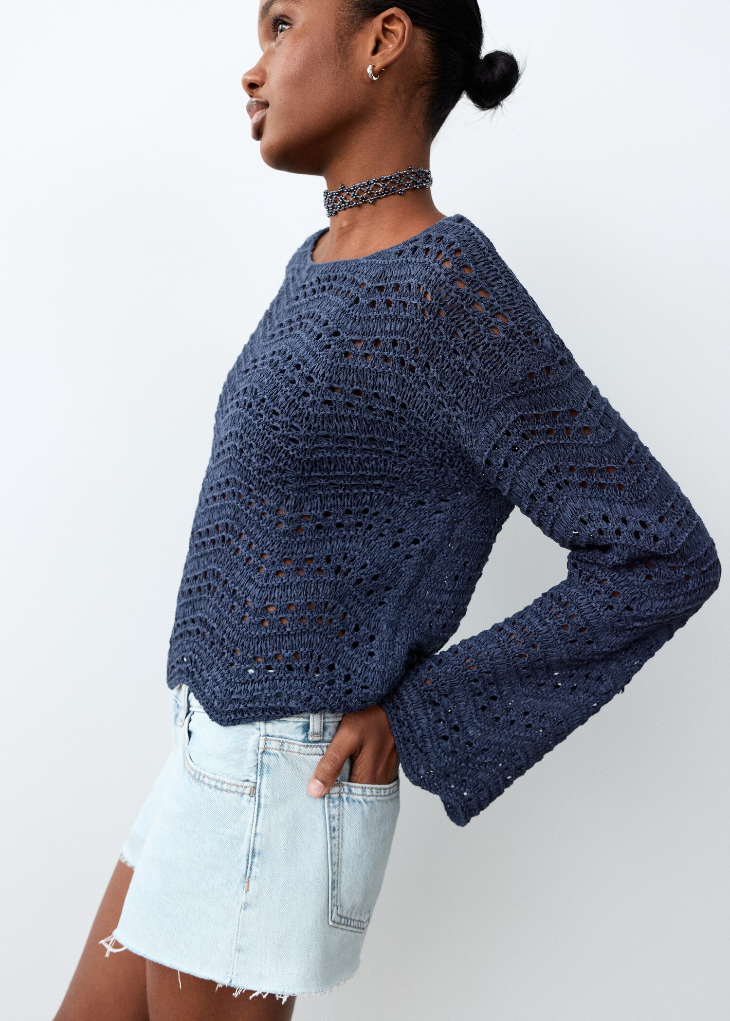 Denim shorts with frayed hem - Details of the article 1