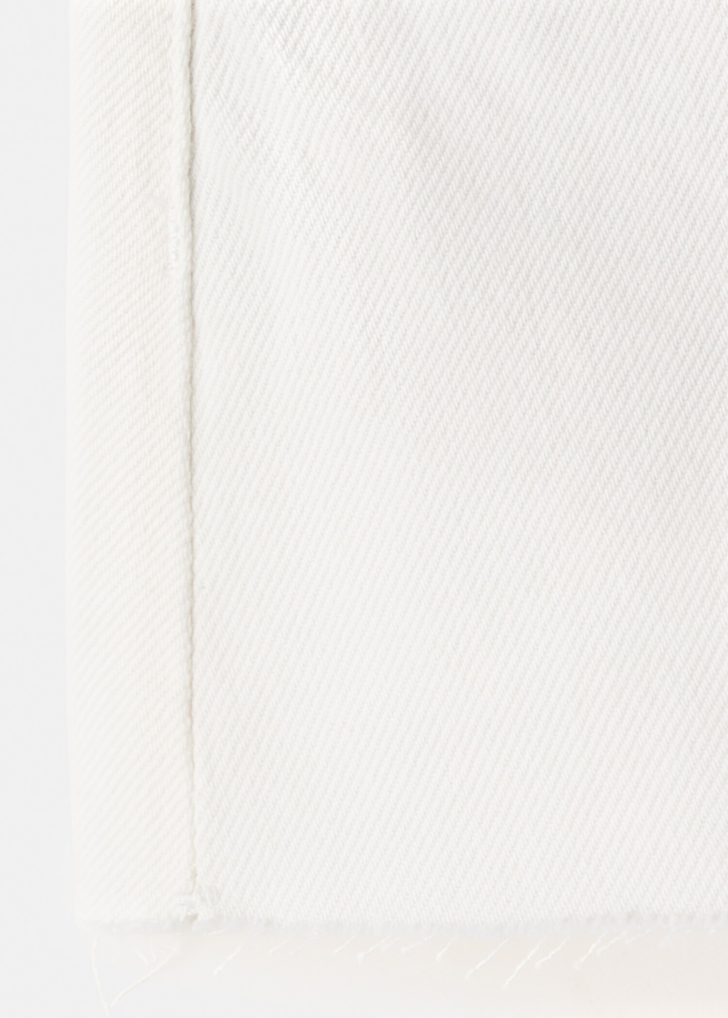 Denim shorts with frayed hem - Details of the article 0