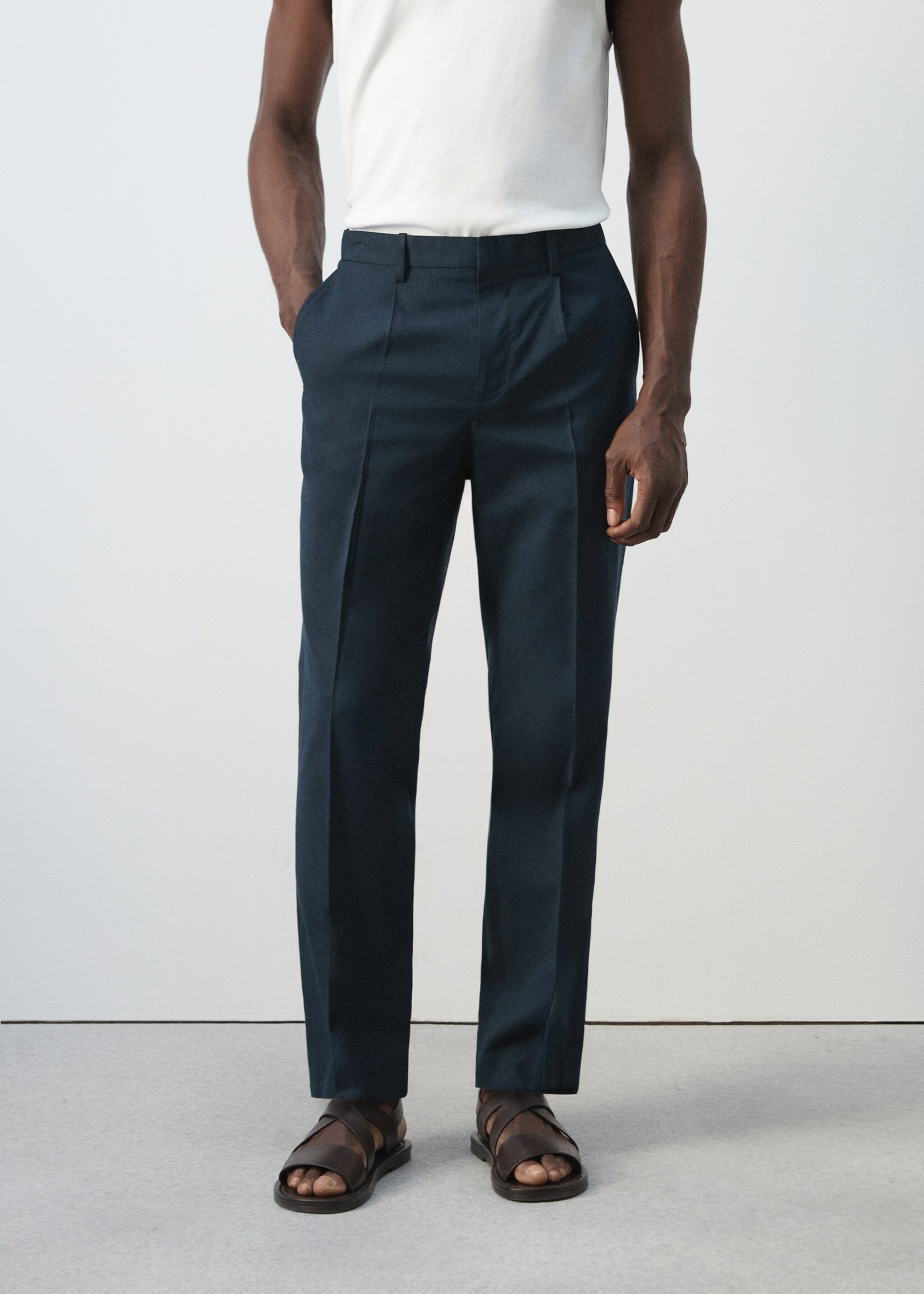 Slim fit linen lyocell blend trousers - Medium plane, Navy. Ref: 27015948-00.