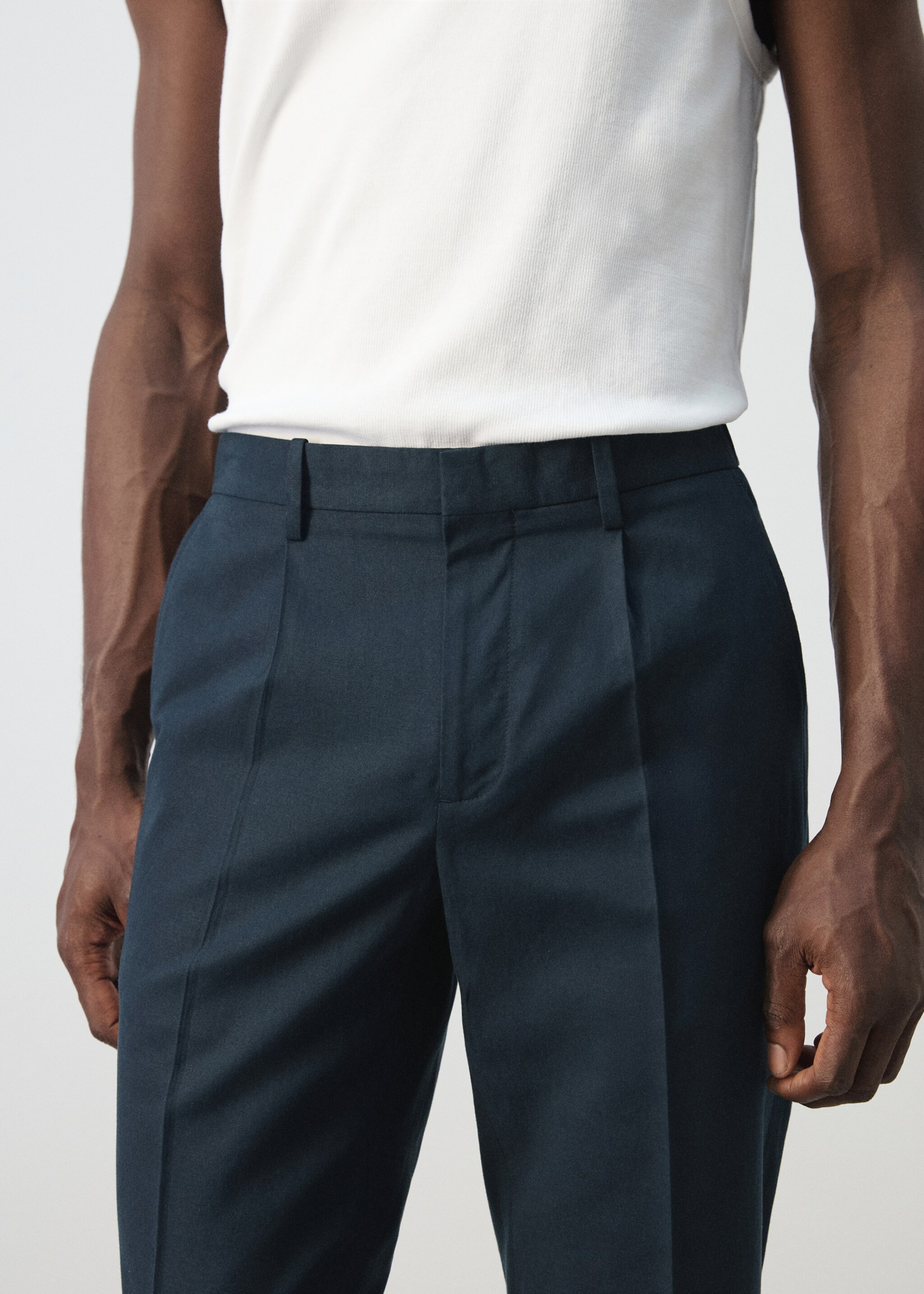 Slim fit linen lyocell blend trousers - Details of the article 1, Navy. Ref: 27015948-00.