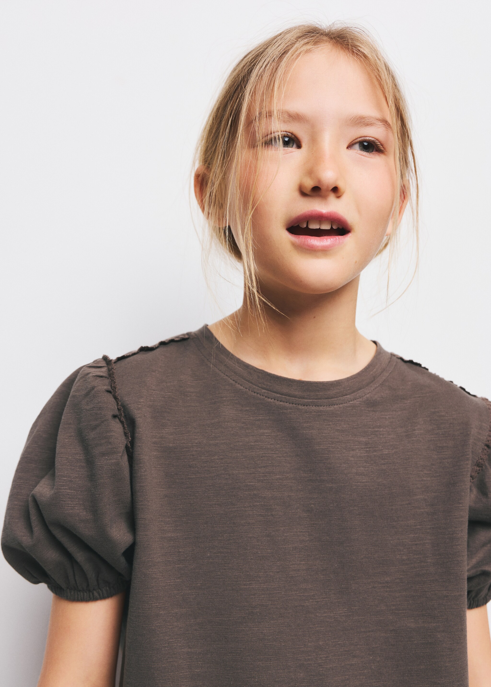 Puff-sleeve short-sleeve T-shirt - Details of the article 1, Brown. Ref: 27015963-00.