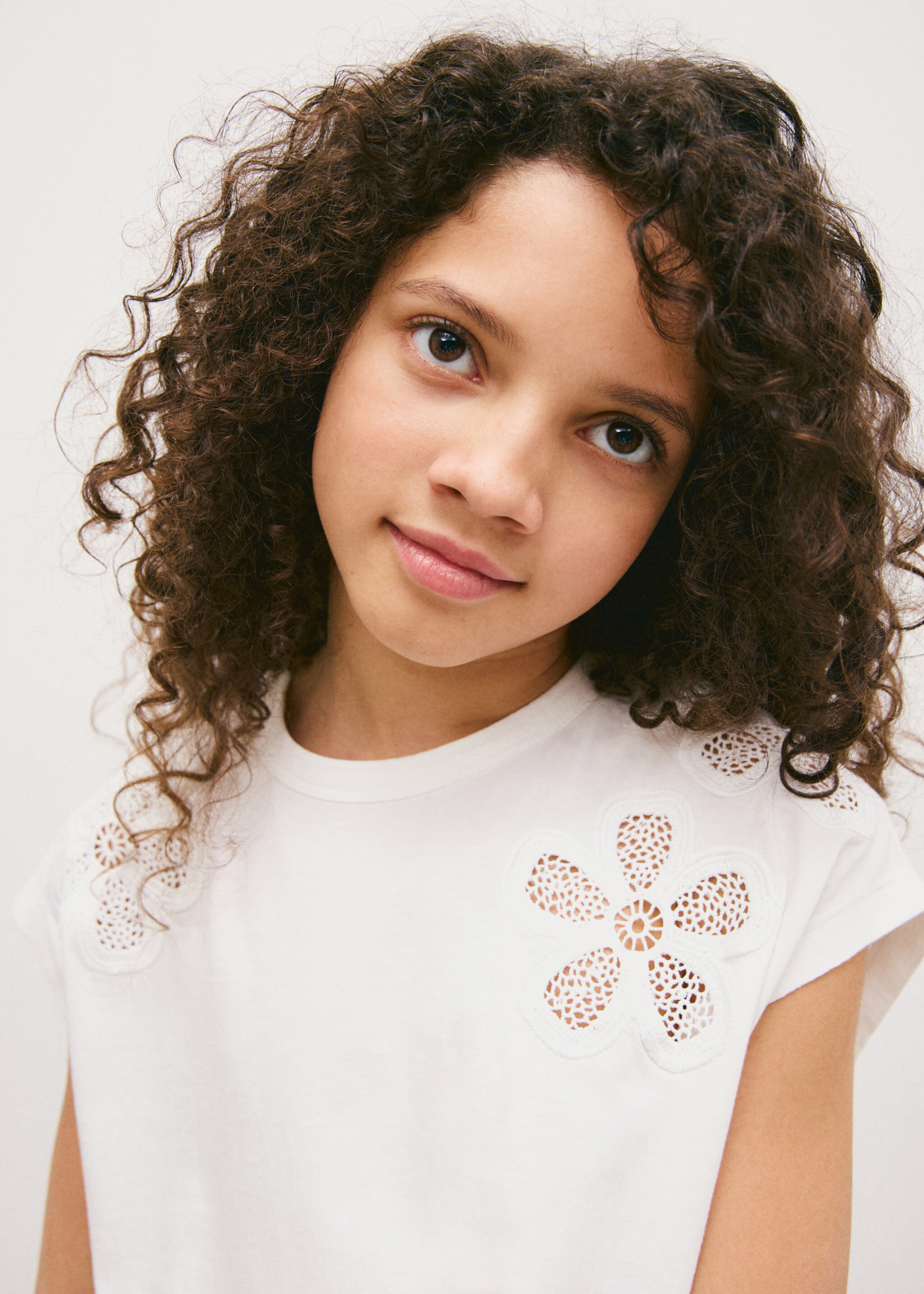 T-shirt détail ajouré à fleurs - Détail de l'article 1, Blanc cassé. Ref: 27015967-00.