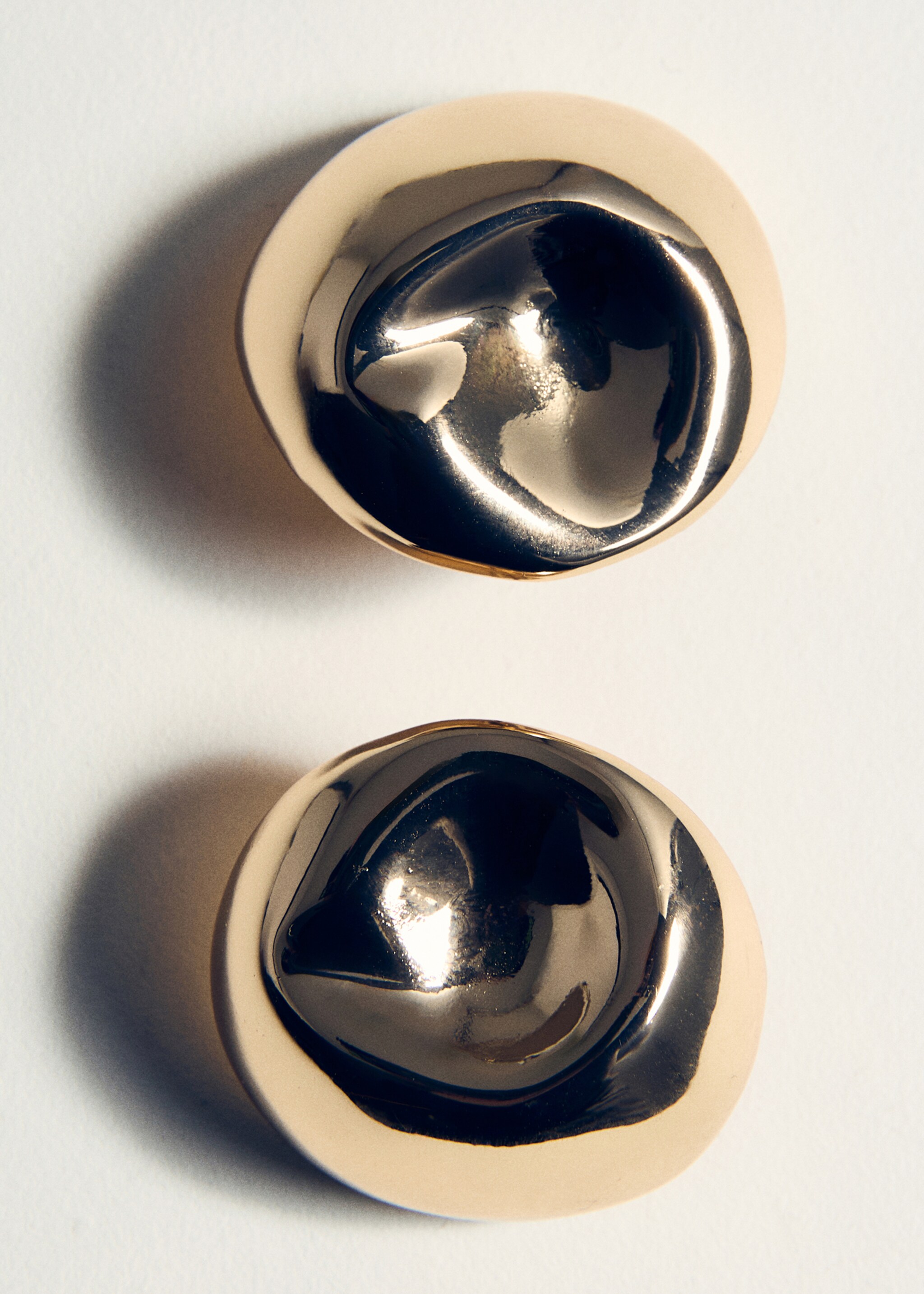 Boucles d'oreilles rondes relief - Détail de l'article 5, Or. Ref: 27015985-00.