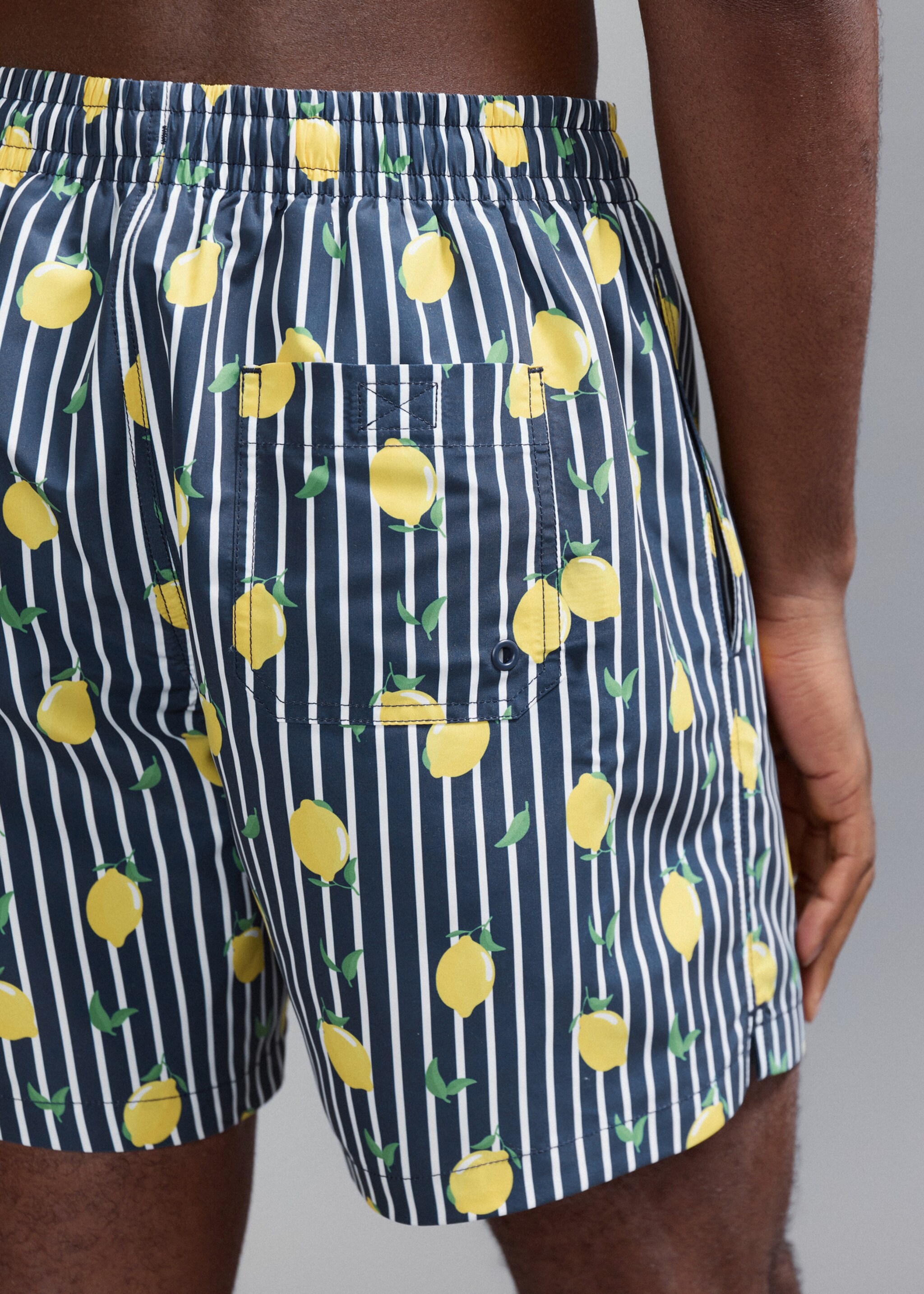 Lemon-print swimming trunks - Details of the article 6, Navy. Ref: 27015997-00.