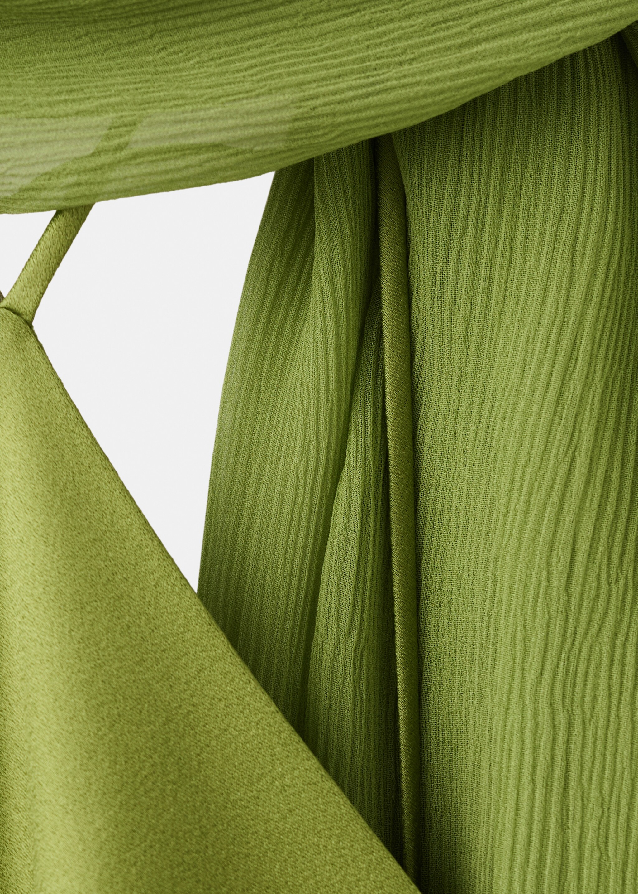 Satin halter neck dress - Details of the article 8, Green. Ref: 27016000-00.