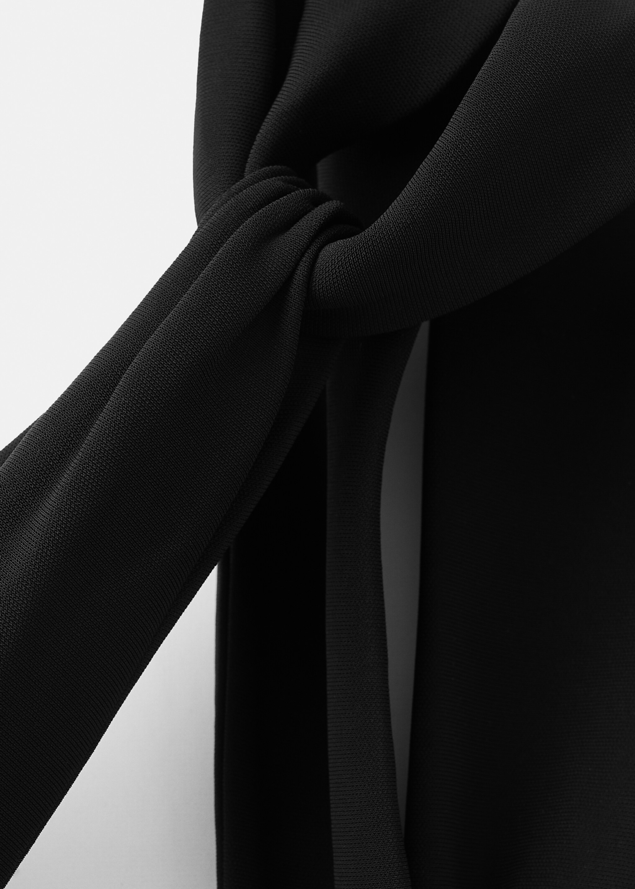 Long dress with an asymmetric neckline - Details of the article 8, Black. Ref: 27016003-00.
