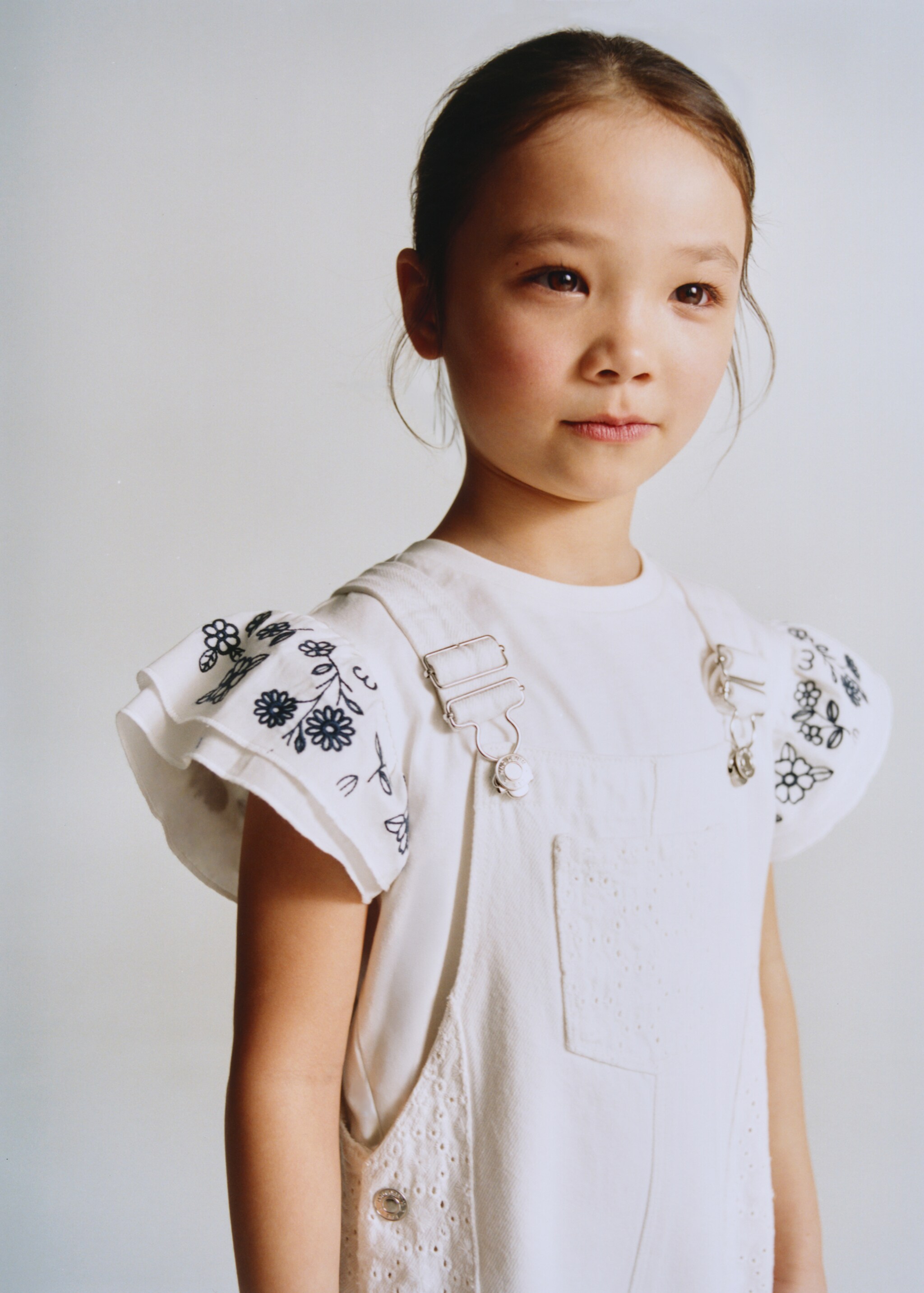 Ruffle top with embroidered details - Details of the article 5, Off White. Ref: 27016341-00.