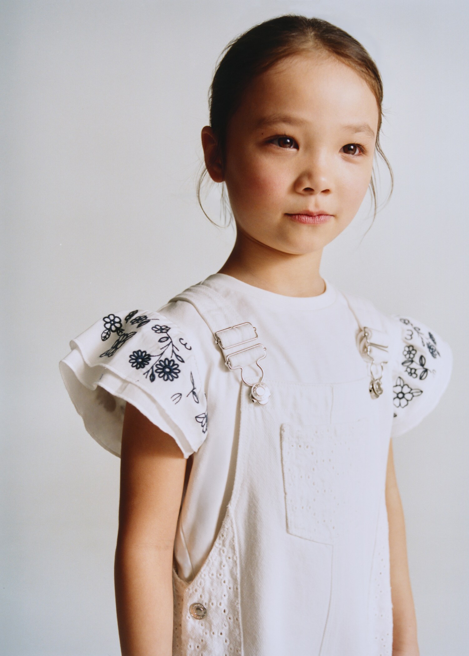 Ruffle top with embroidered details - Details of the article 5