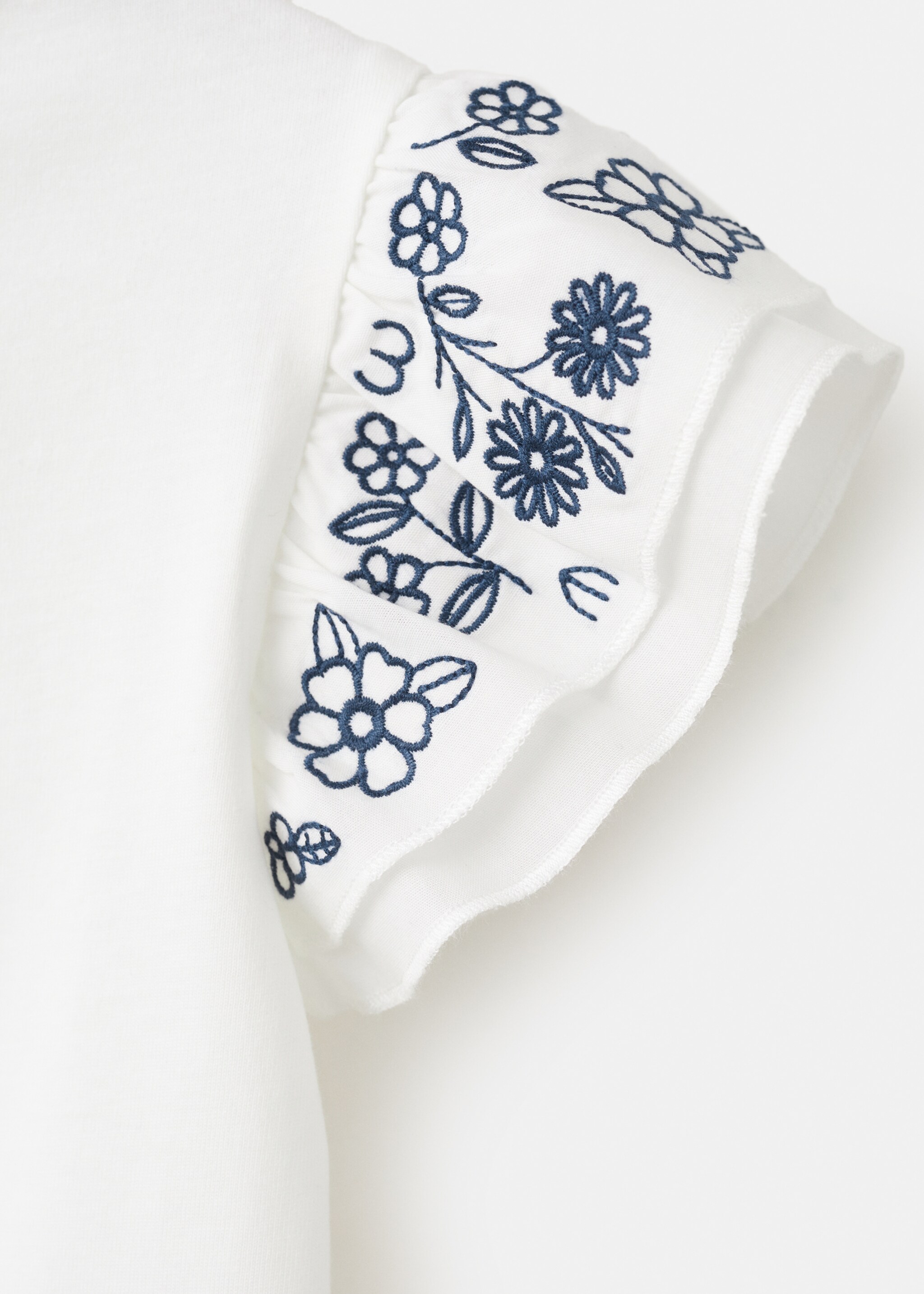 T-shirt com folhos e detalhes bordados - Pormenor do artigo 8, Branco-pérola. Ref: 27016341-00.