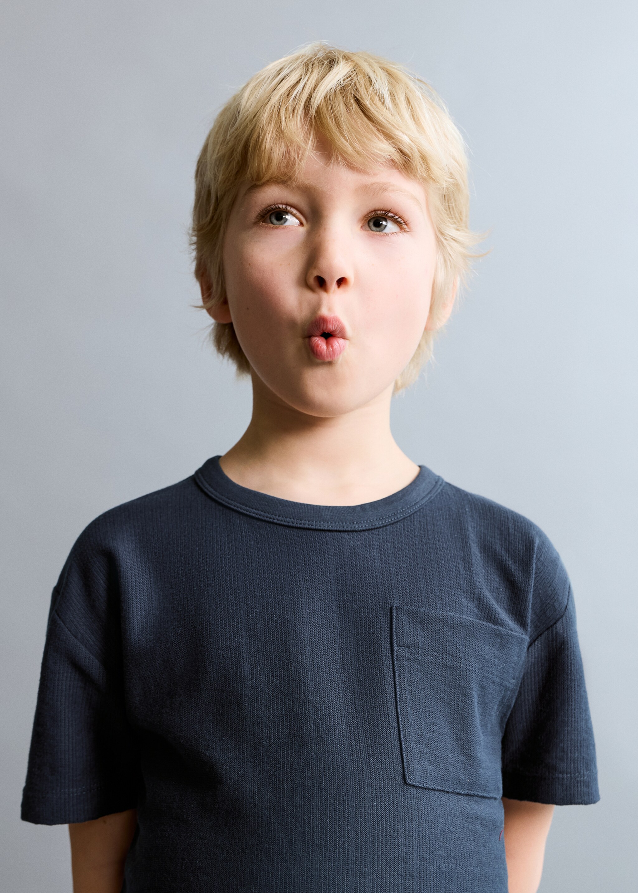 T-shirt coton poche - Détail de l'article 1, Bleu marine. Ref: 27016345-00.