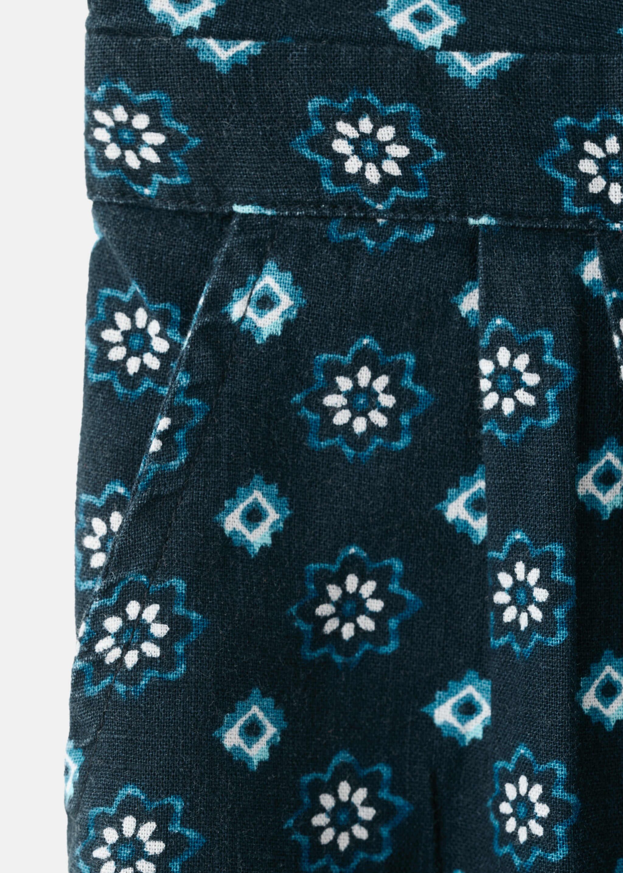 Printed trousers with turn-up waist - Details of the article 8, Navy. Ref: 27016354-00.