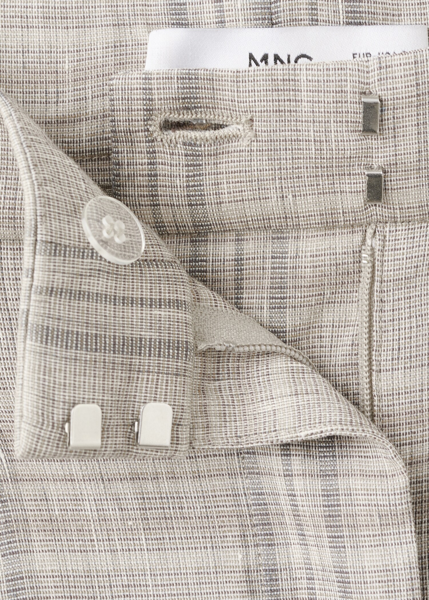 Check pleated trousers - Details of the article 8