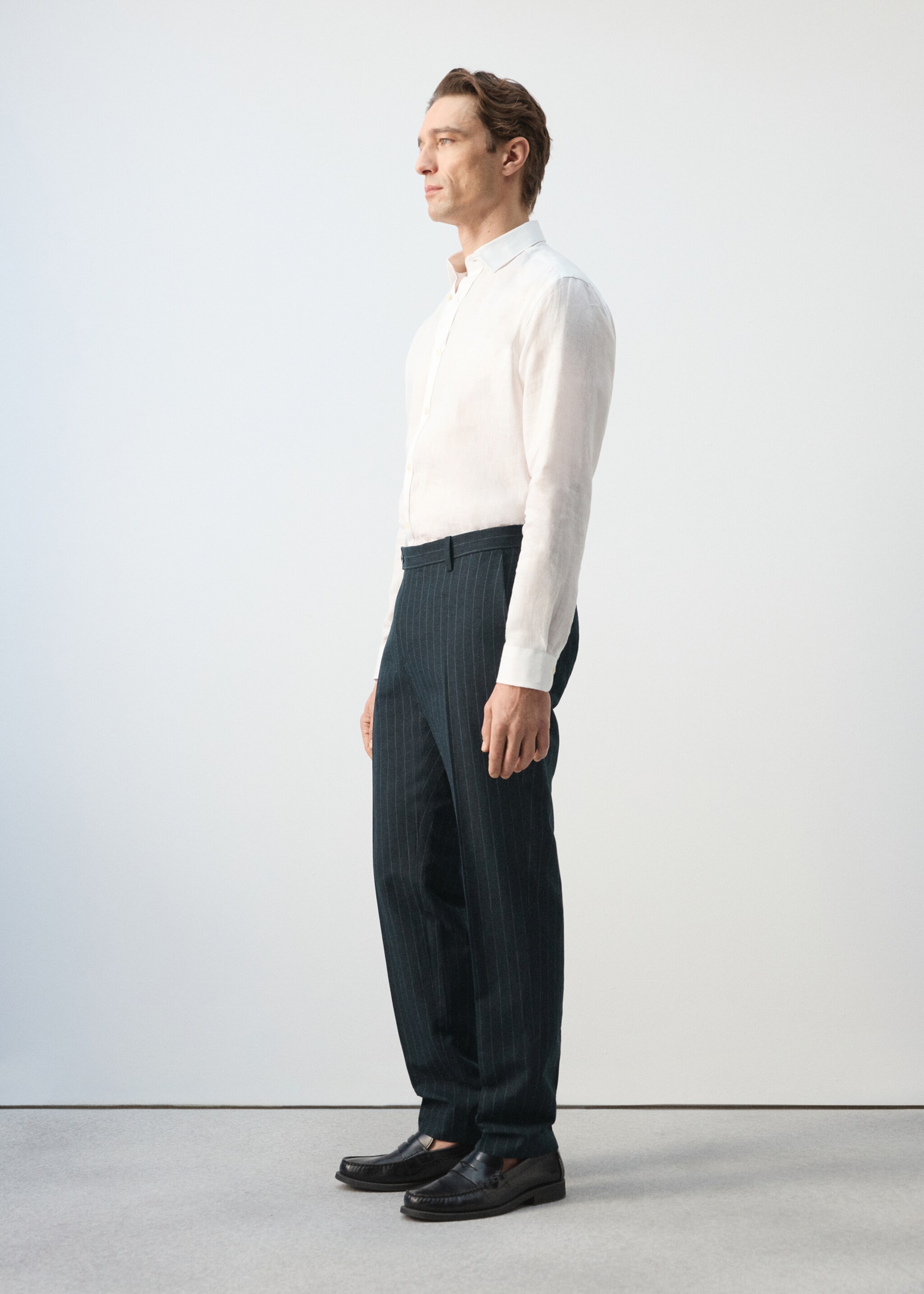 Regular fit linen blend pinstripe trousers - Details of the article 2, Navy. Ref: 27016712-00.