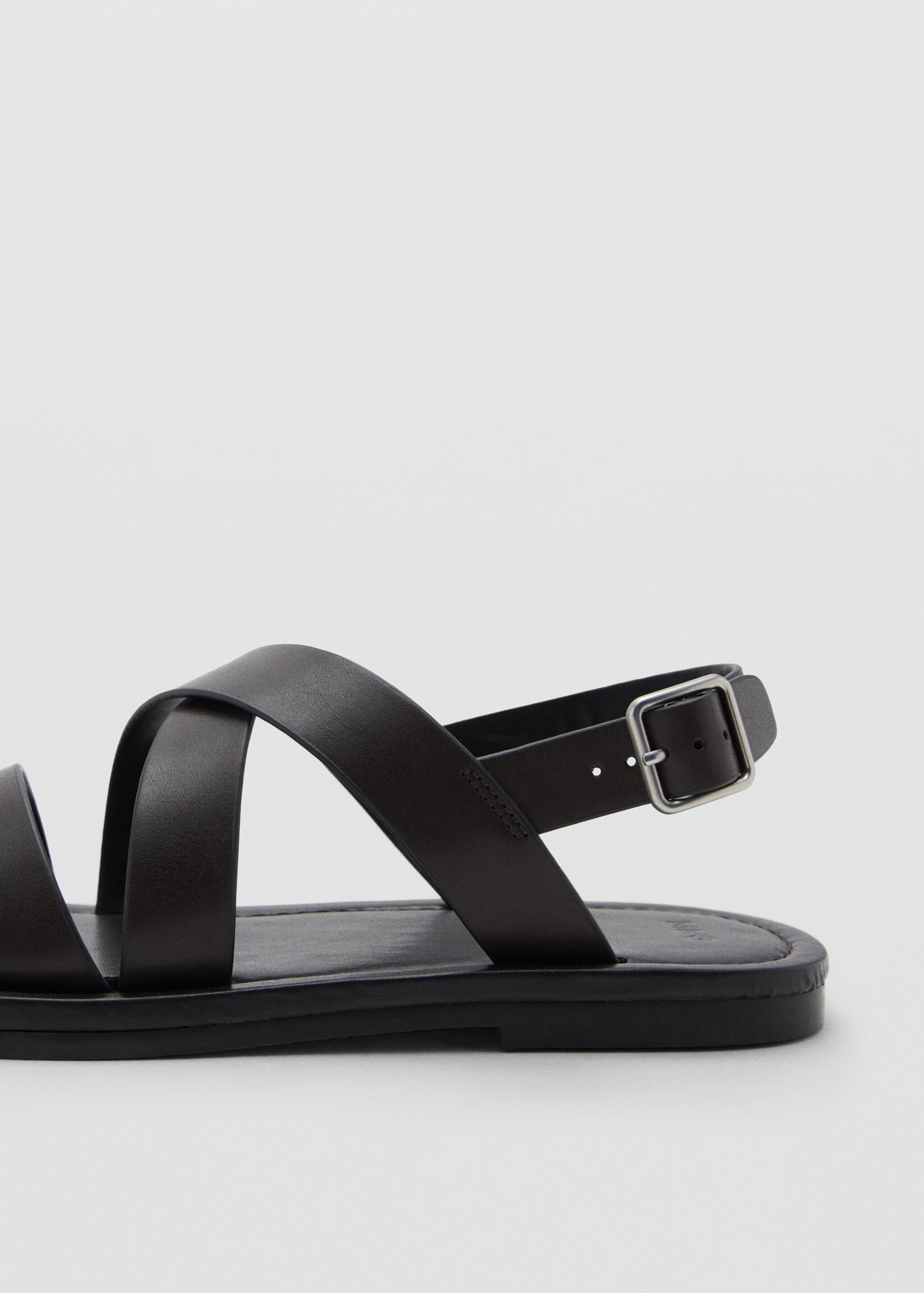 صندل جلد بشرائط متقاطعة - تفاصيل المنتج 2, بني. Ref: 27016713-00.