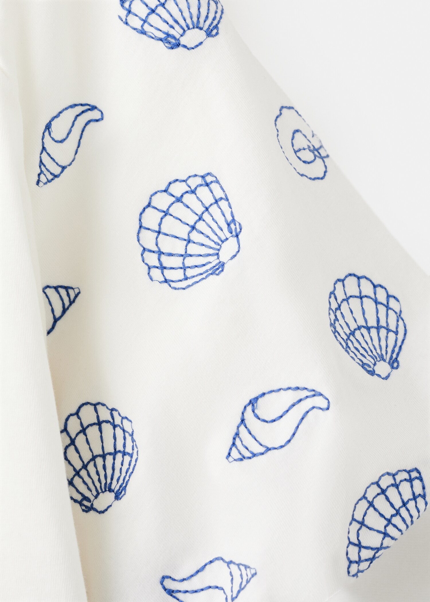 Cotton T-shirt with embroidered sleeves - Details of the article 8