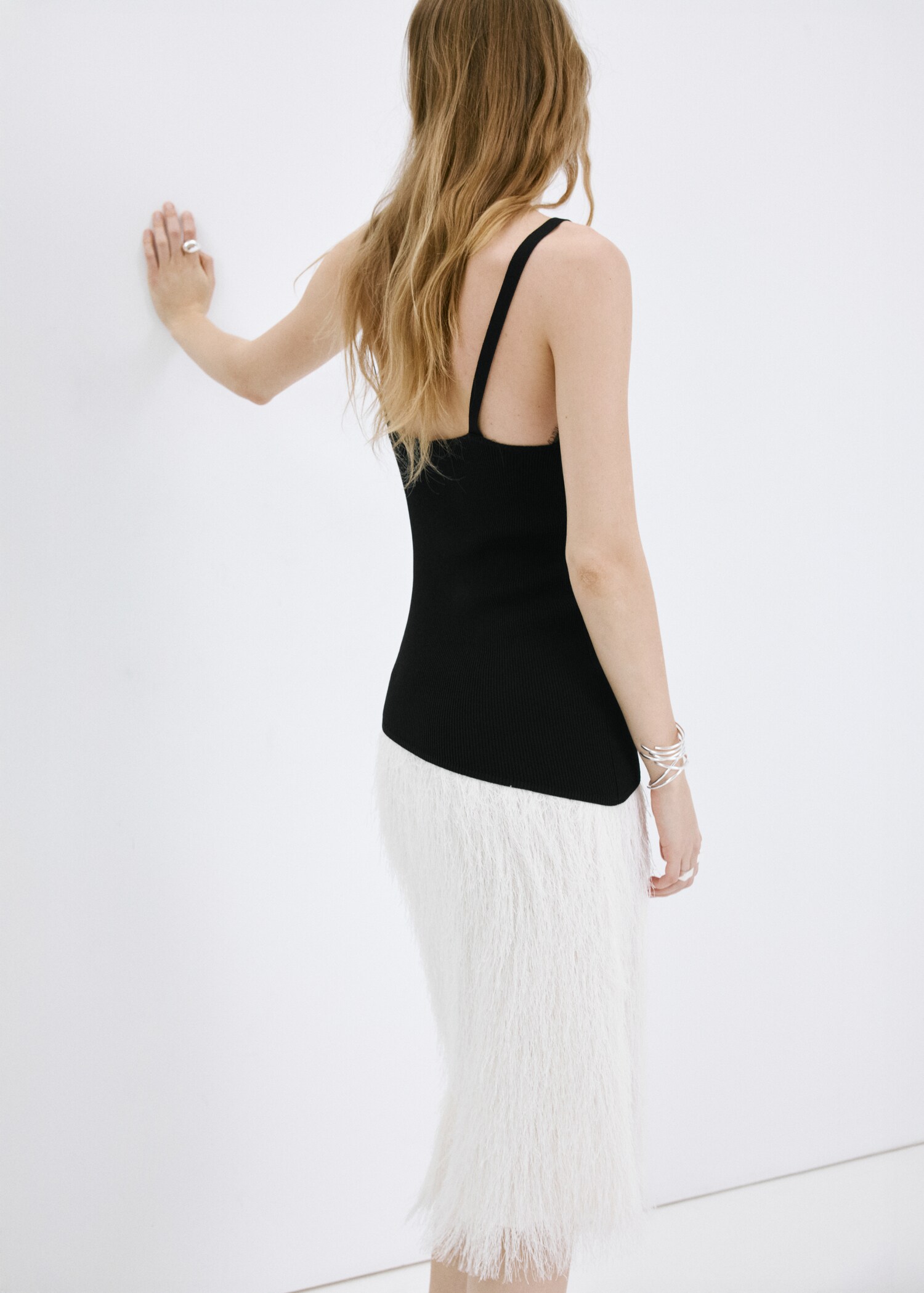 Asymmetrical lace-trimmed top - Reverse of the article
