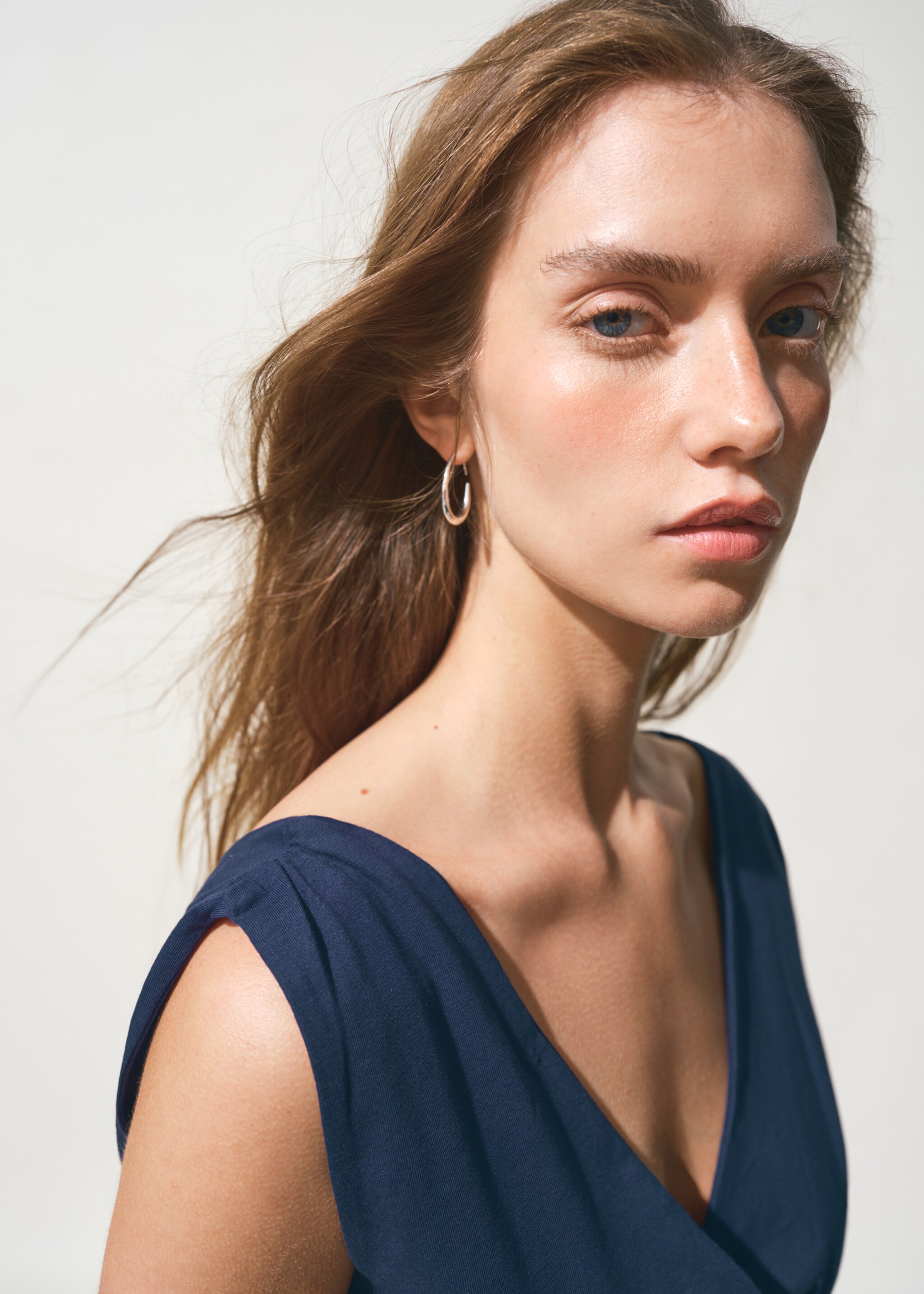 Ruched V-neck top - Details of the article 1, Navy. Ref: 27017149-00.